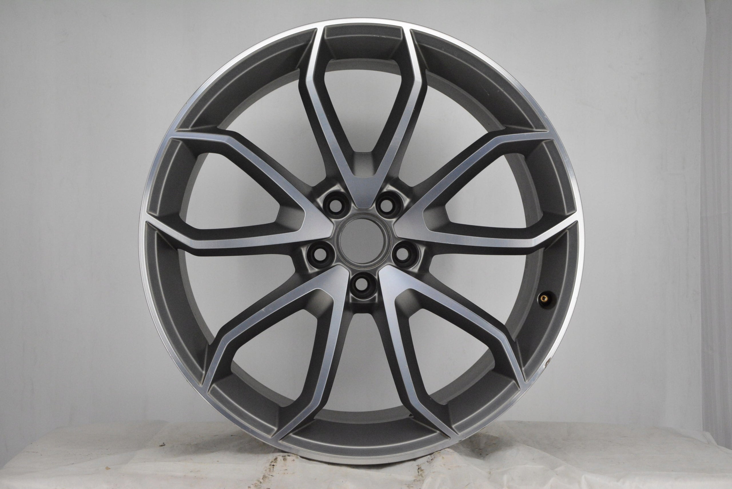  1x Alu Felge Audi A8 Aluminum rim 20 Zoll 8.5J 5x112 36ET 8U0601025AE product image