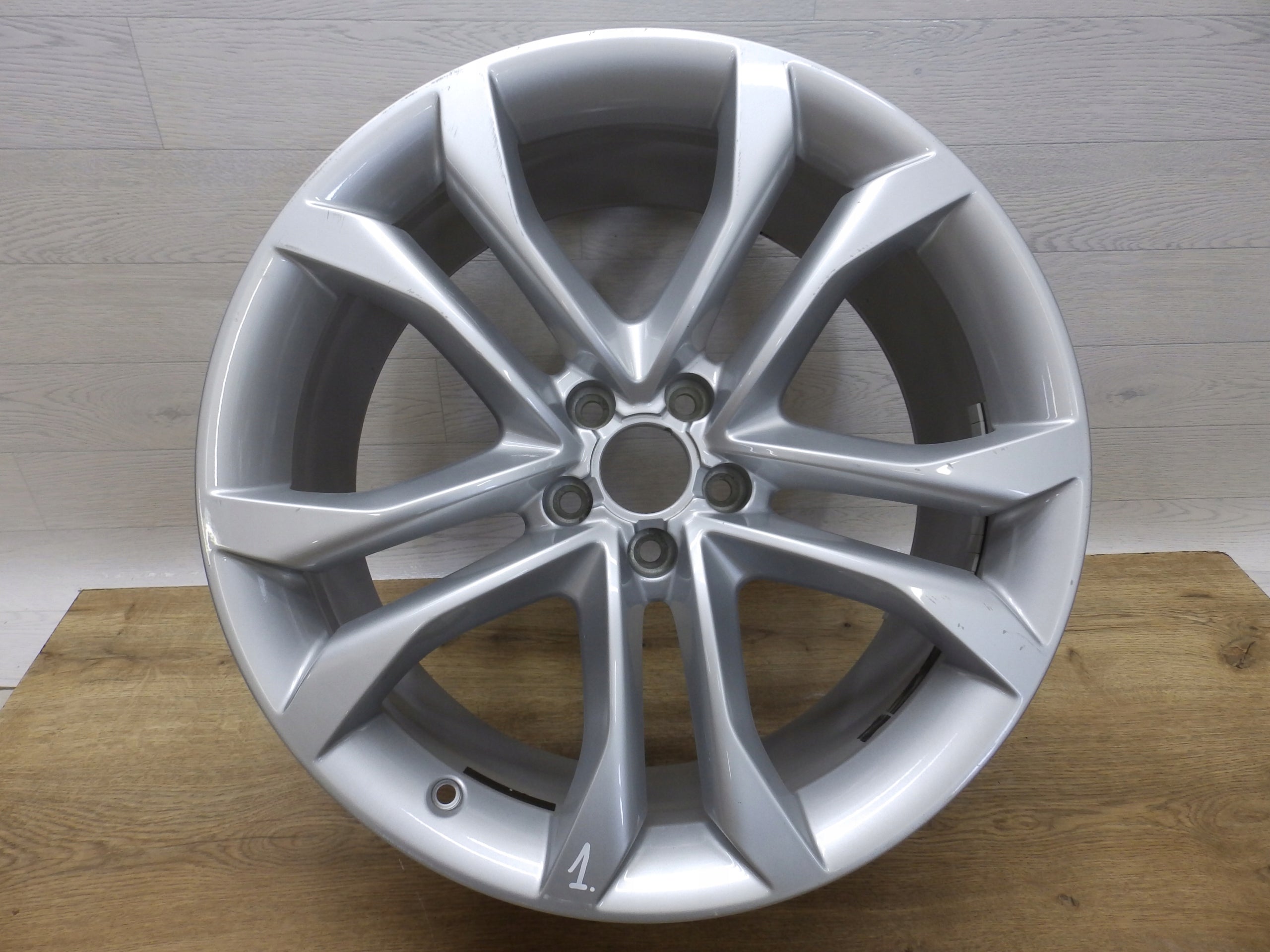  1x Alu Felge Audi A8 Aluminum rim 20 Zoll 9.0J 5x112 37ET 4H0601025J product image