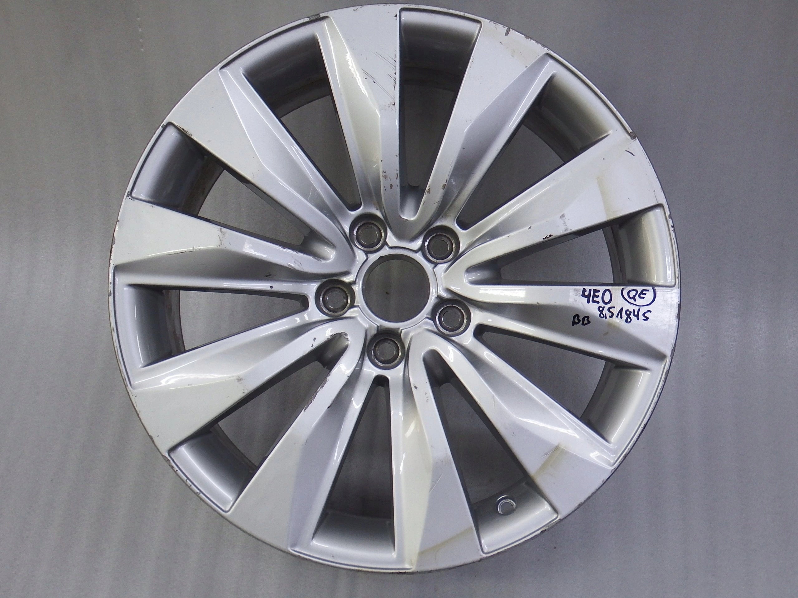 1x Alu Felge Audi A8 Aluminum rim 18 Zoll 8.5J 5x112 45ET 4E0601025BB