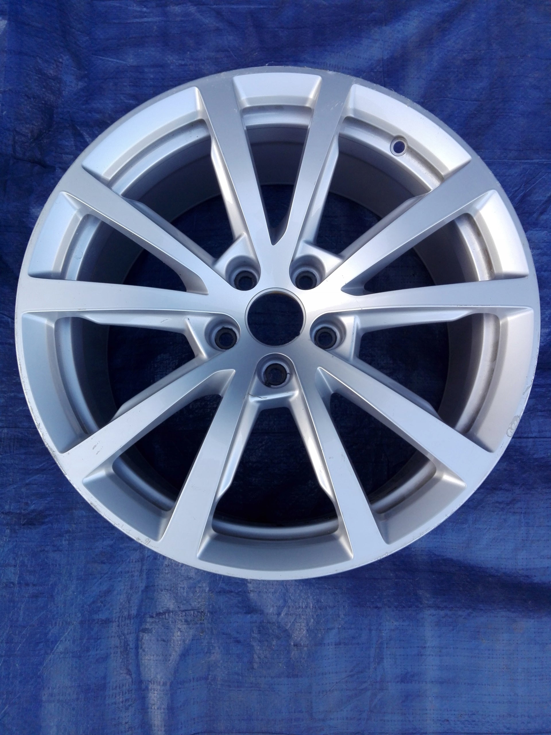 1x Alu Felge Audi A8 Aluminum rim 18 Zoll 8.0J 5x112 29ET 4N0601025A