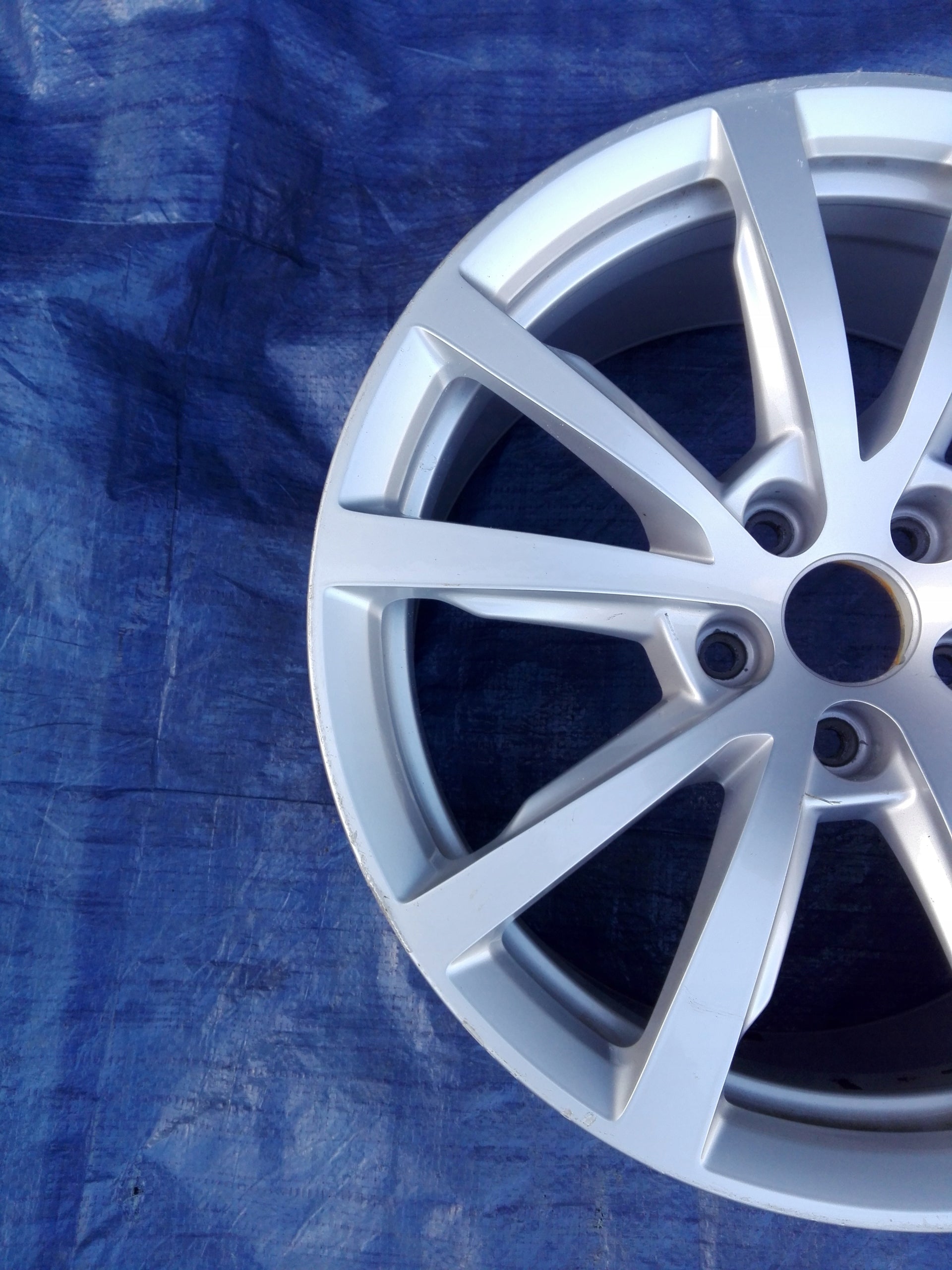 1x Alu Felge Audi A8 Aluminum rim 18 Zoll 8.0J 5x112 29ET 4N0601025A