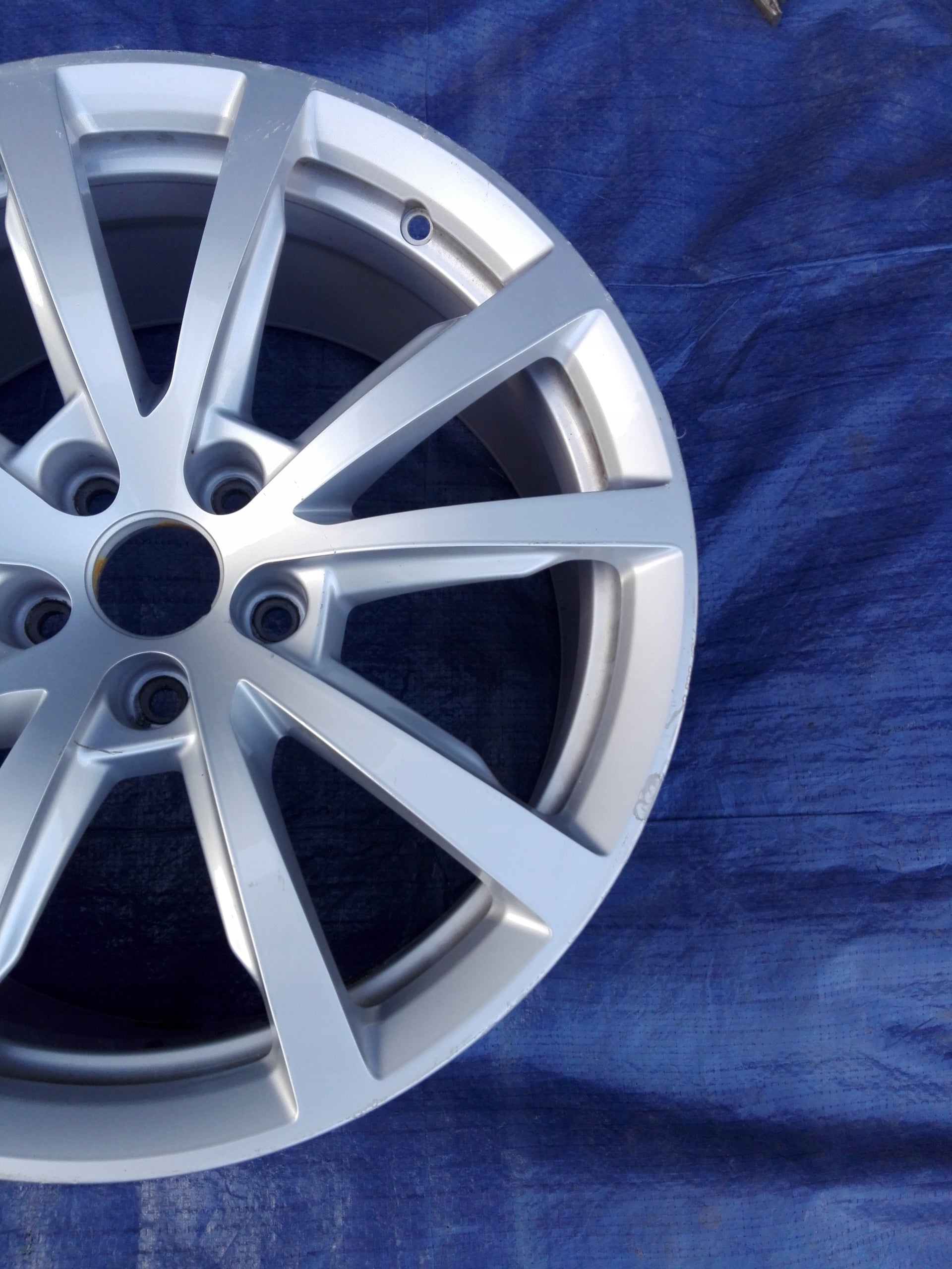 1x Alu Felge Audi A8 Aluminum rim 18 Zoll 8.0J 5x112 29ET 4N0601025A