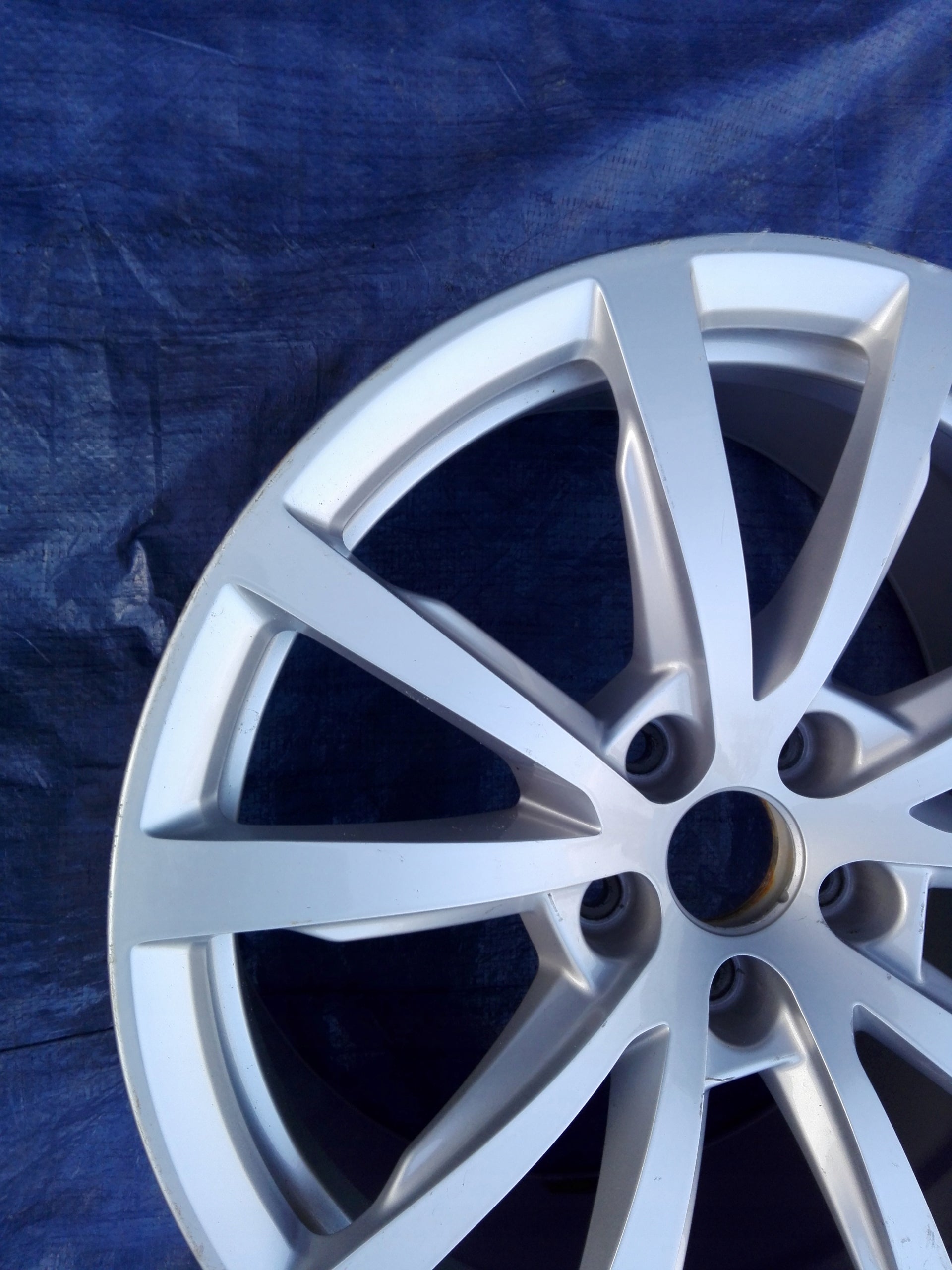 1x Alu Felge Audi A8 Aluminum rim 18 Zoll 8.0J 5x112 29ET 4N0601025A