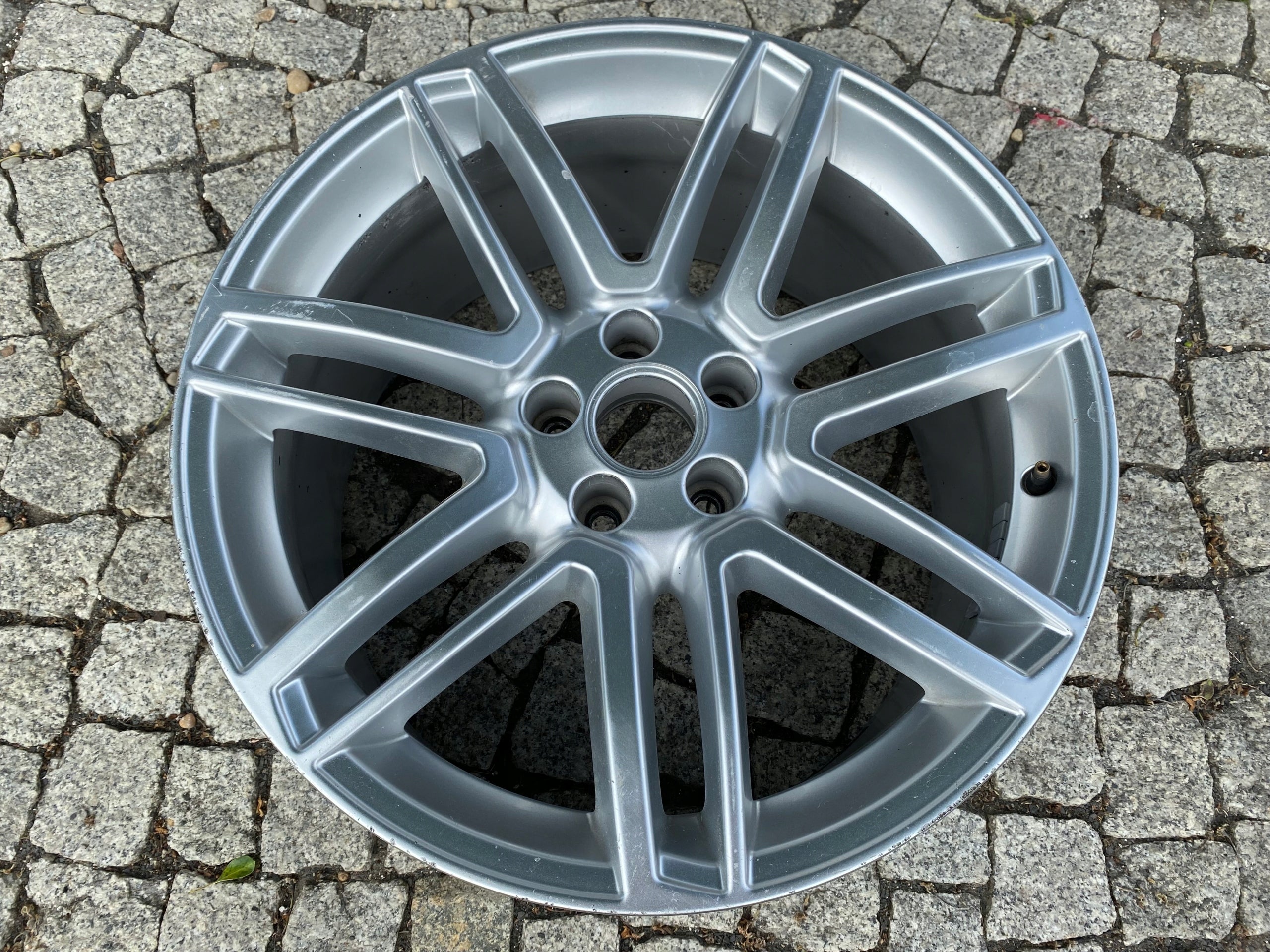 1x Alu Felge Audi A8 Aluminum rim 19 Zoll 9.0J 5x112 32ET 4H0601025CA