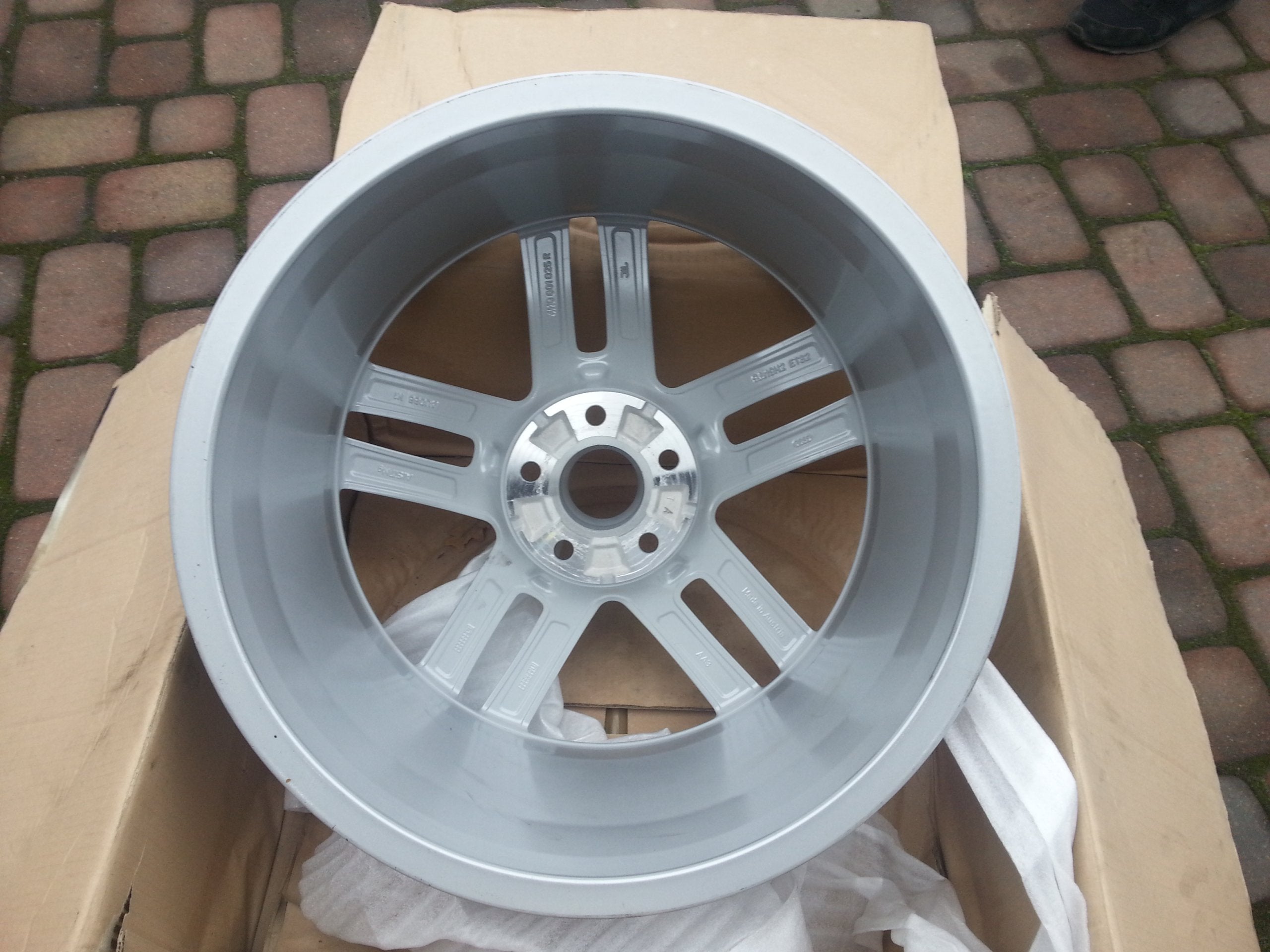 1x Alu Felge Audi A8 Aluminum rim 19 Zoll 8.0J 5x112