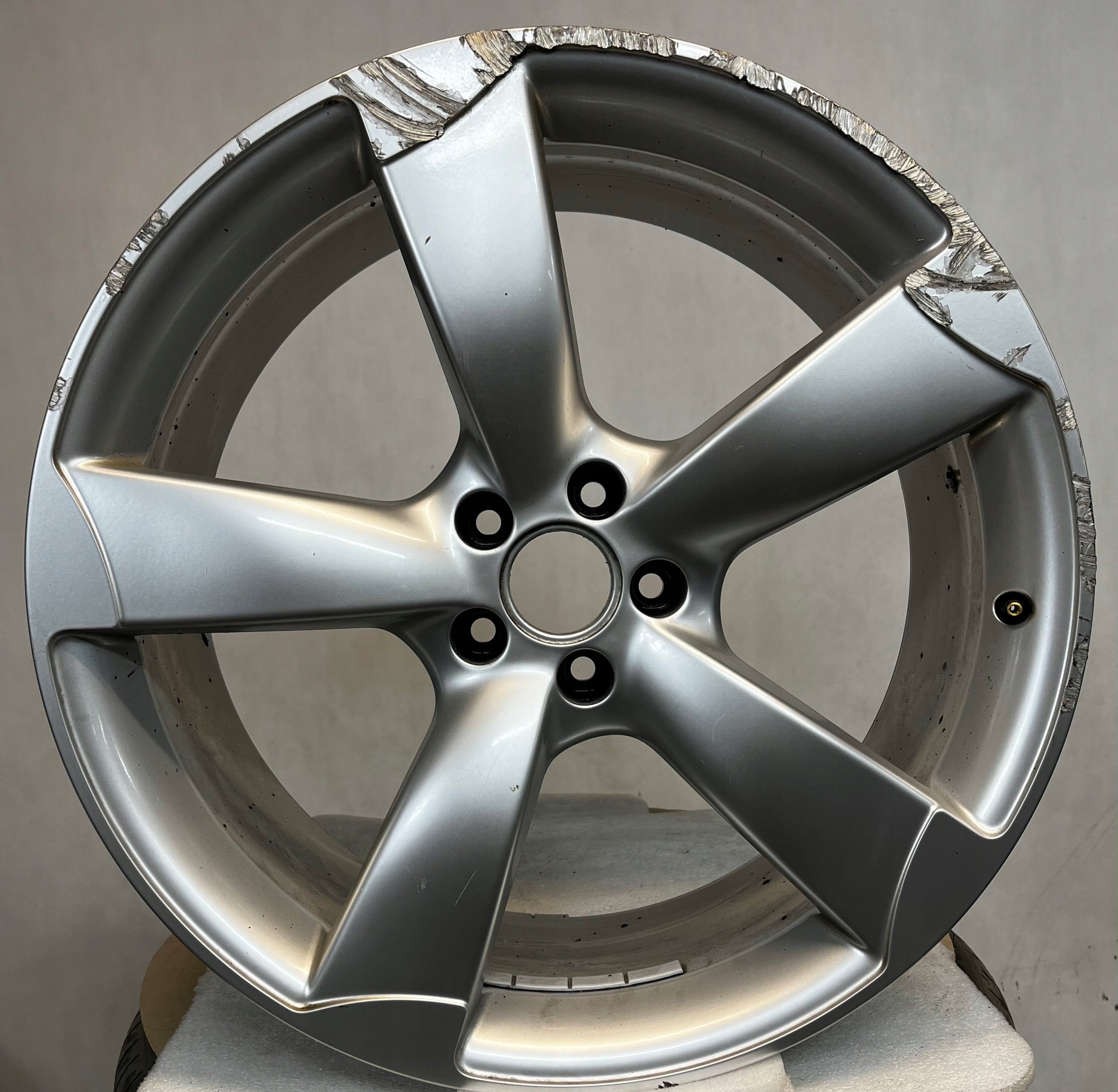  1x Alu Felge Audi A8 Aluminum rim 21 Zoll 9.0J 5x112 35ET 4H0601025AT product image