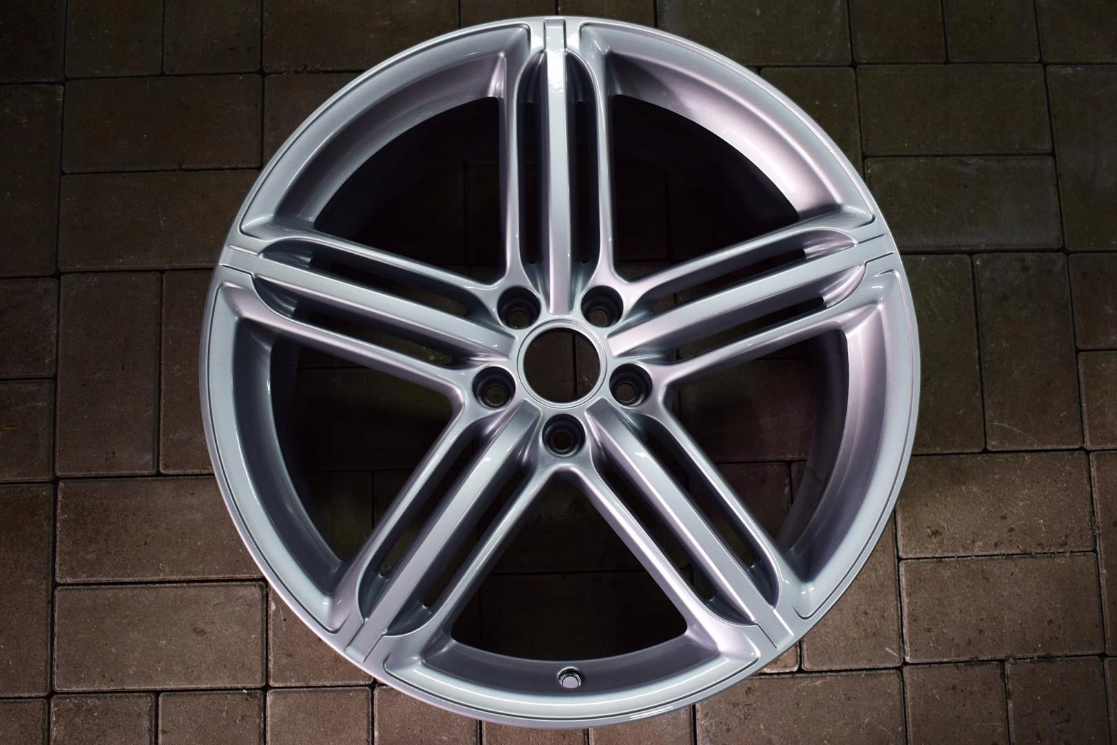  1x Alu Felge Audi A8 Aluminum rim 20 Zoll 9.0J 5x112 37ET 4H0601025BF product image