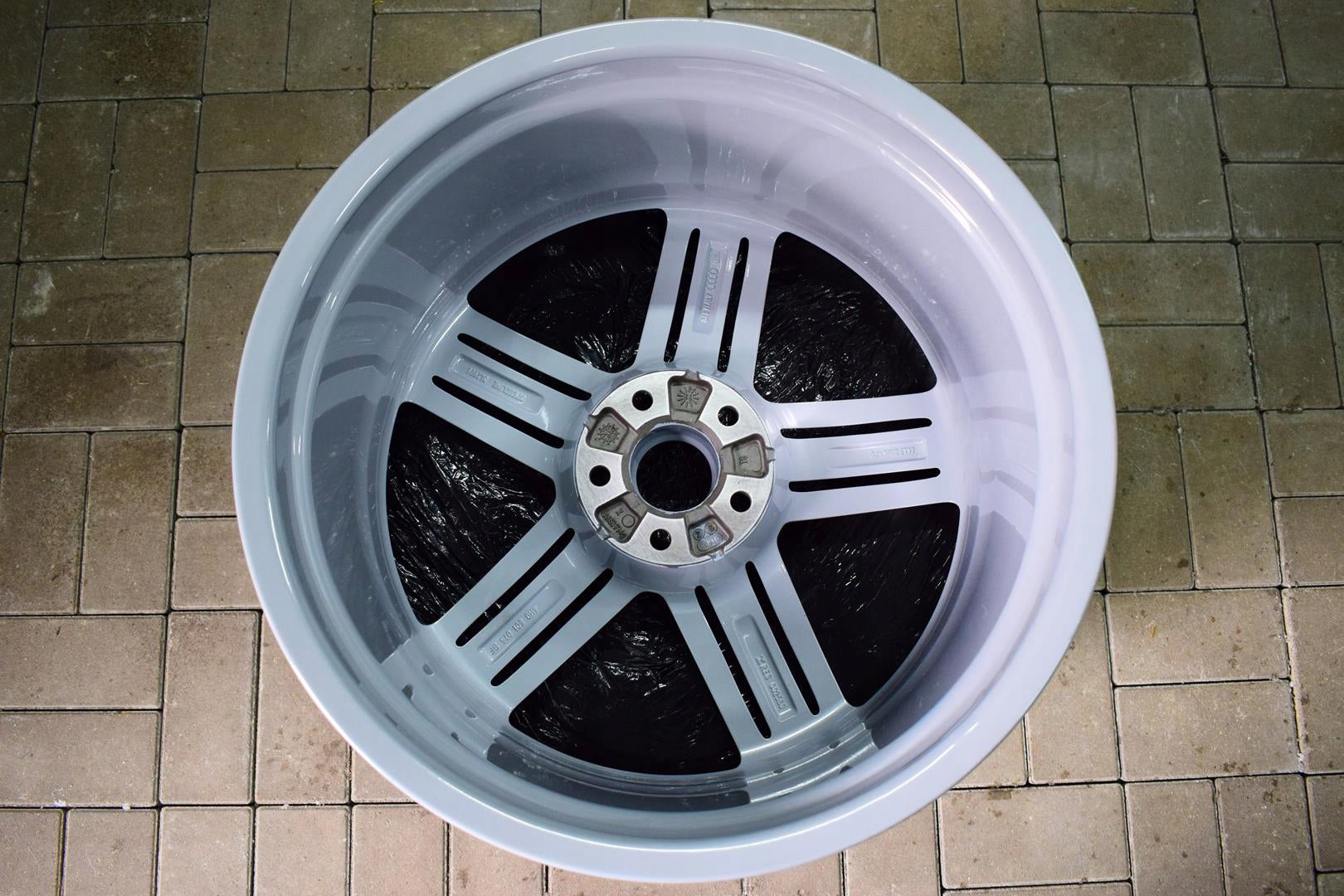 1x Alu Felge Audi A8 Aluminum rim 20 Zoll 9.0J 5x112 37ET 4H0601025BF