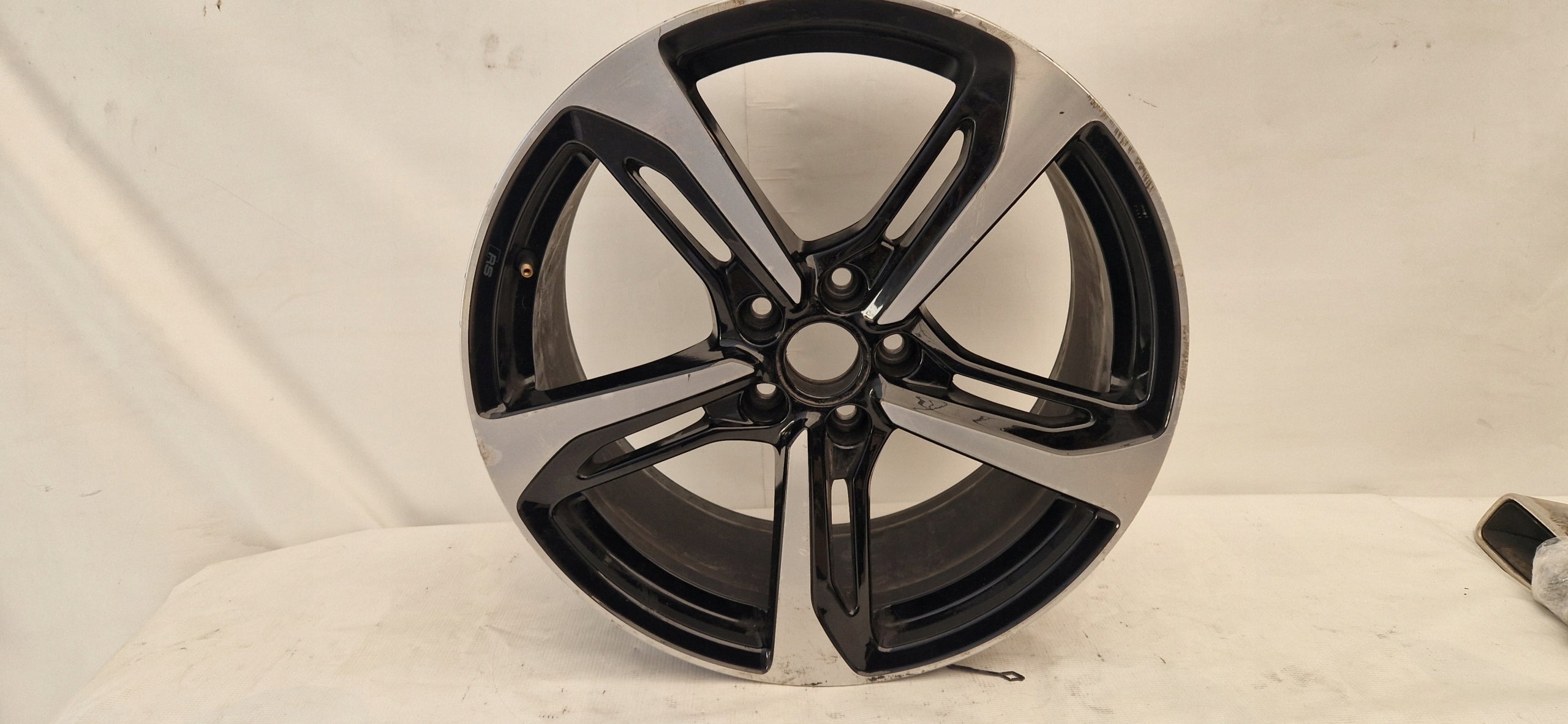 1x Alu Felge Audi A5 Aluminum rim 19 Zoll 9.0J 5x112 52ET 8S0601025N