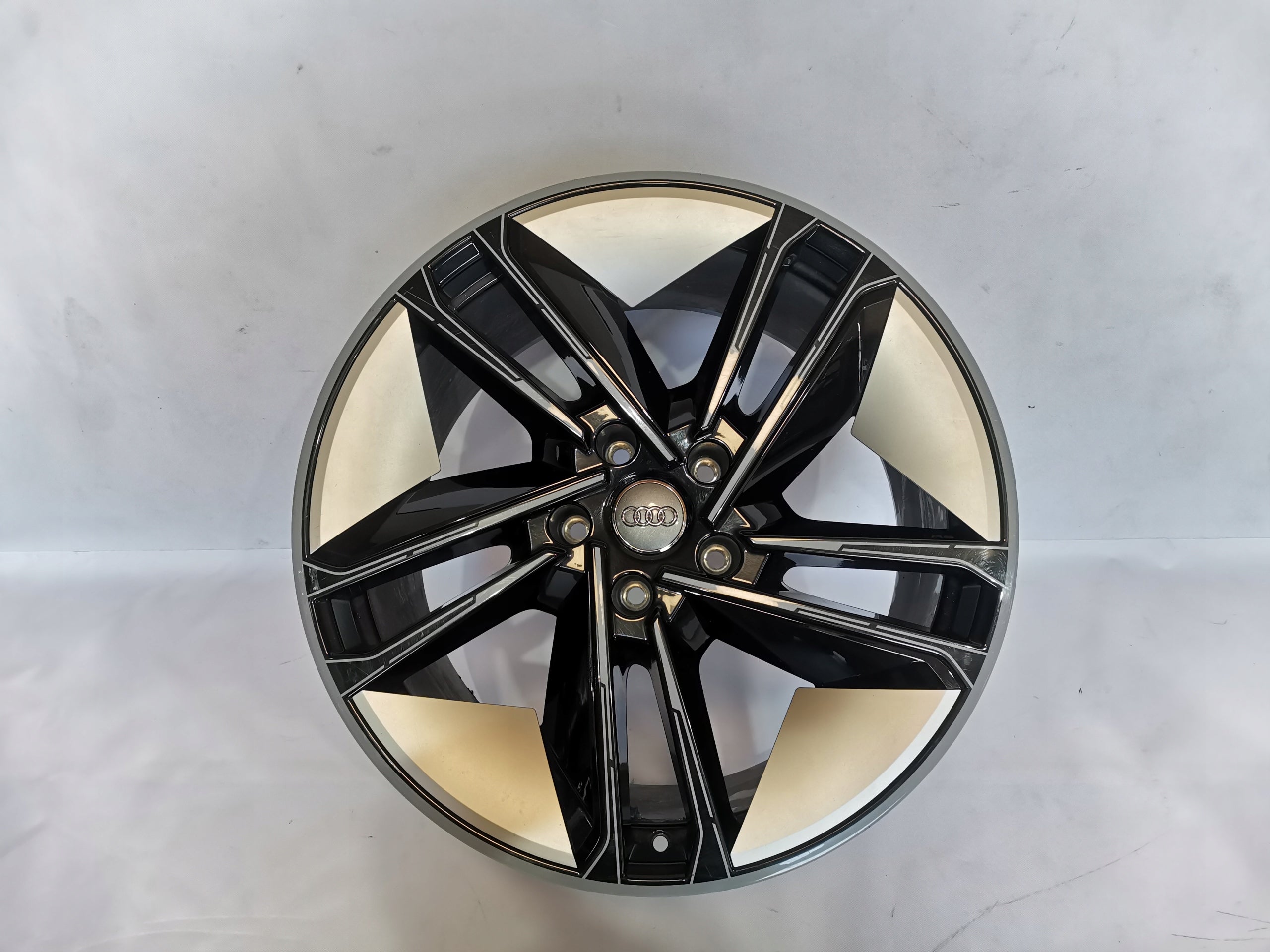 1x Alu Felge Audi A1 Aluminum rim 21 Zoll 11.5J 5x130 66ET 4J3601025M