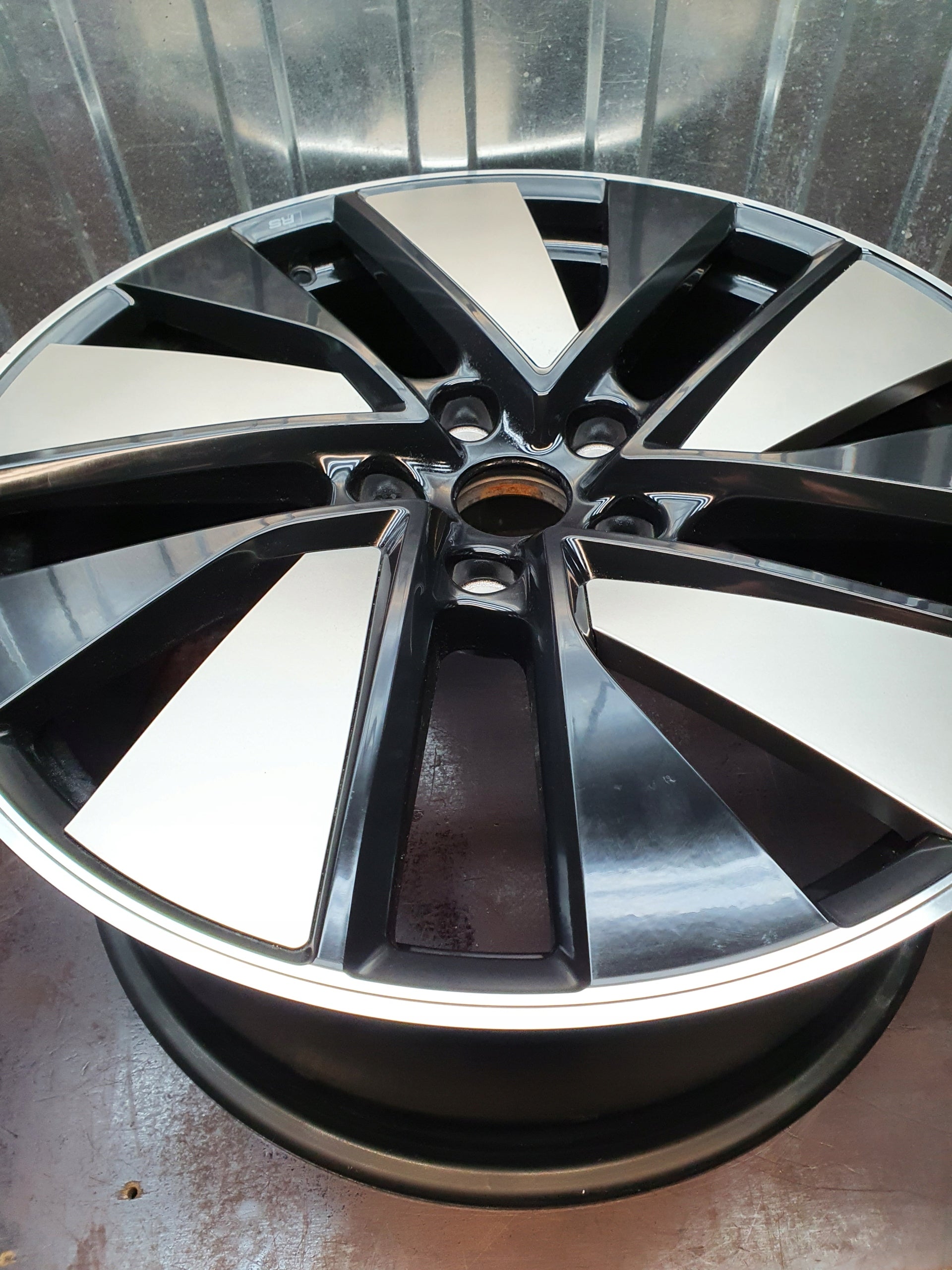 1x Alu Felge Audi A6 Aluminum rim 21 Zoll 9.5J 5x112 4J3601025J