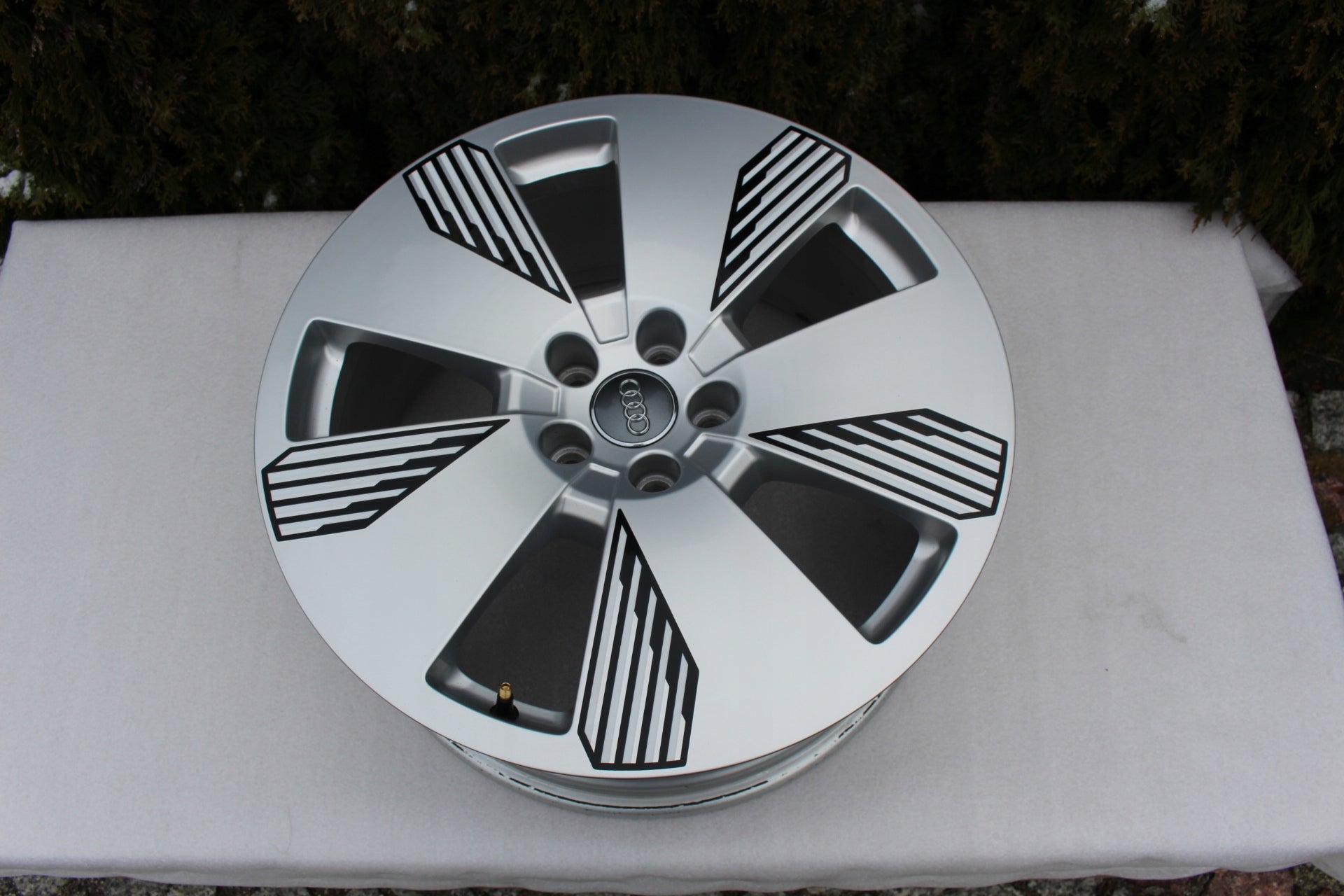  1x Alu Felge Audi Cabriolet Aluminum rim 19 Zoll 8.5J 5x112 4KE601025Q product image