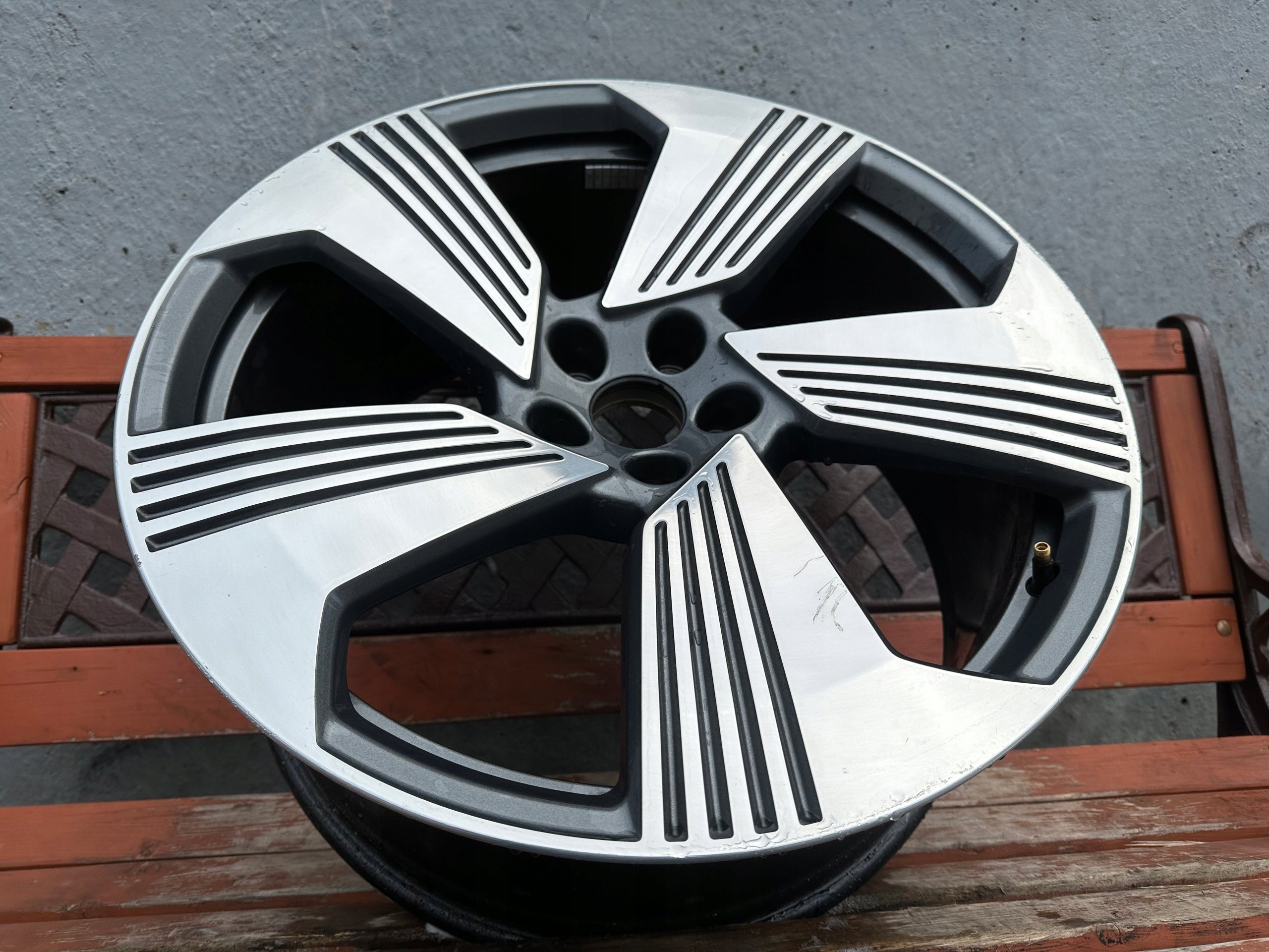 1x Alu Felge Audi A2 Aluminum rim 21 Zoll 9.5J 5x112 36ET 4KE601025F