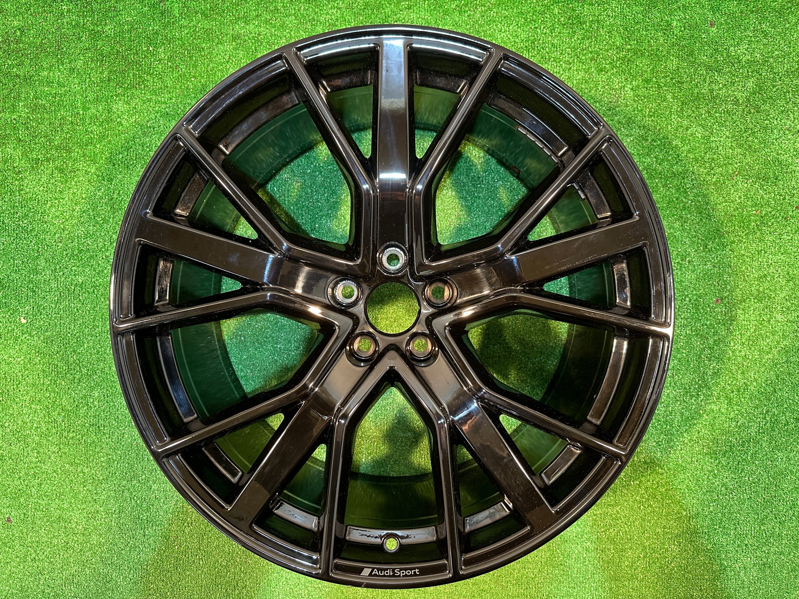  1x aluminum rim Audi A4 Aluminum rim 21 inch 9.5J 5x112 36ET 4KE601025AJ  product image