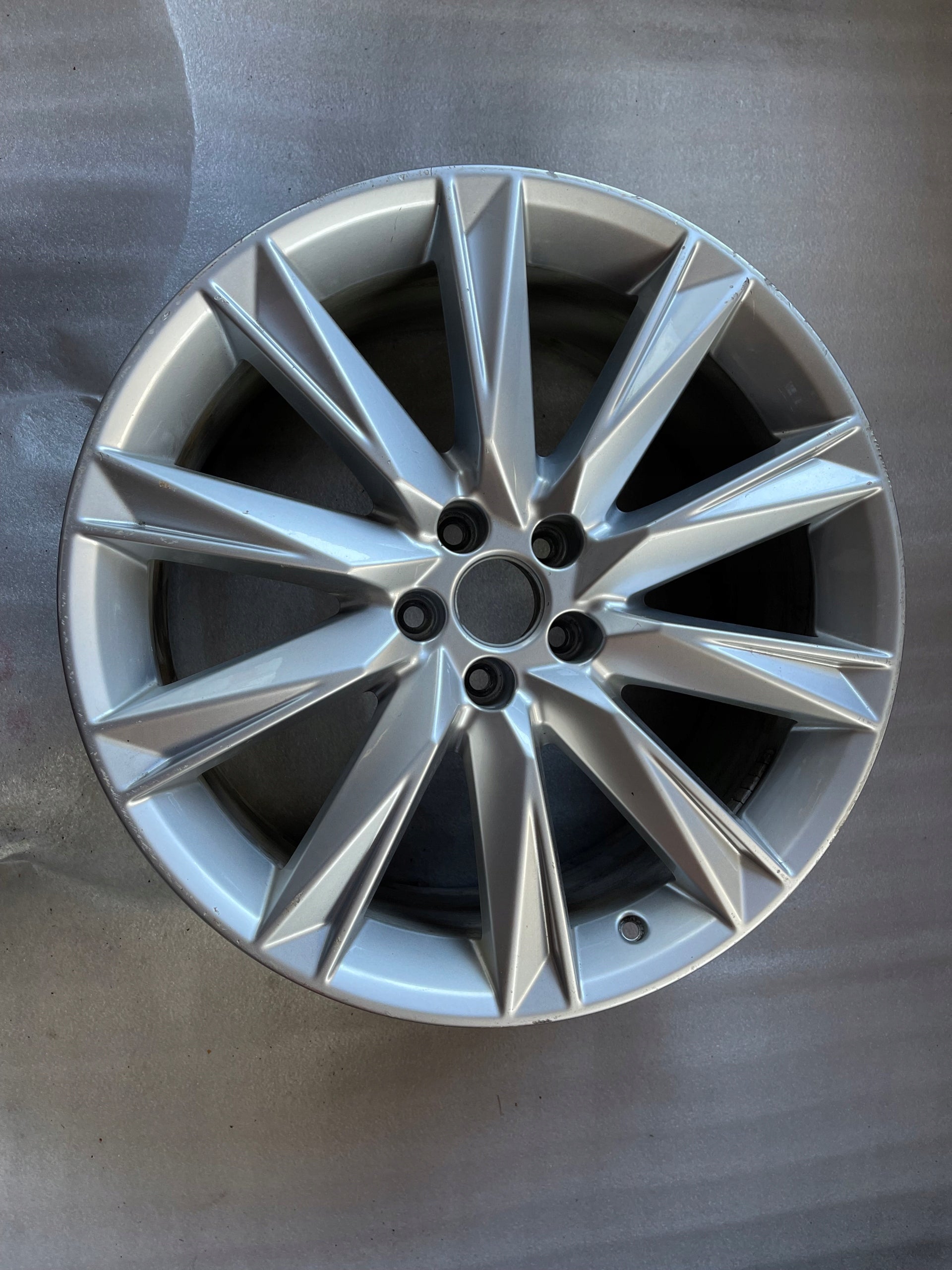  1x Alu Felge Audi e-tron GT Aluminum rim 20 Zoll 9.0J 5x112 38ET 4KE071490A product image