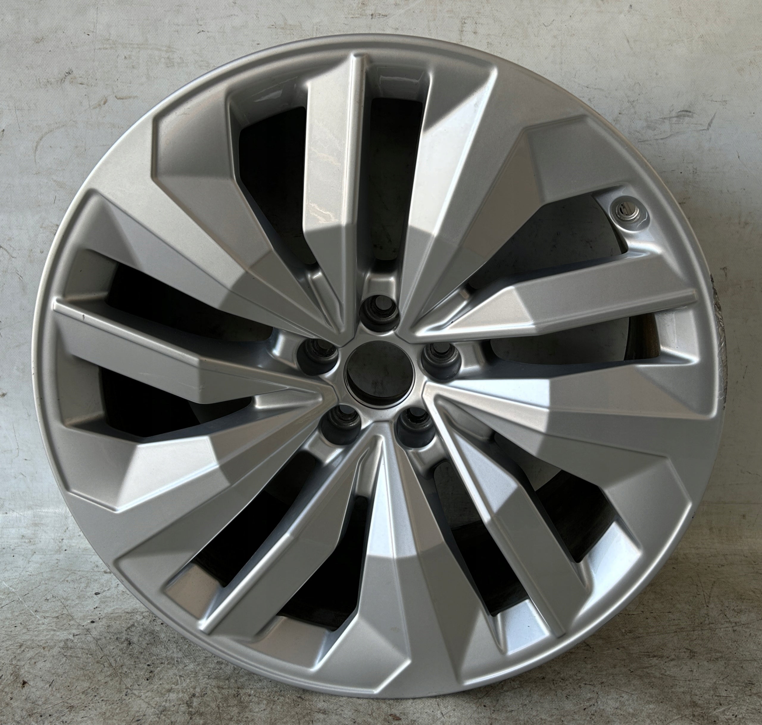  1x Alu Felge Audi e-tron GT Aluminum rim 20 Zoll 9.0J 5x112 20ET 4KE601025N product image