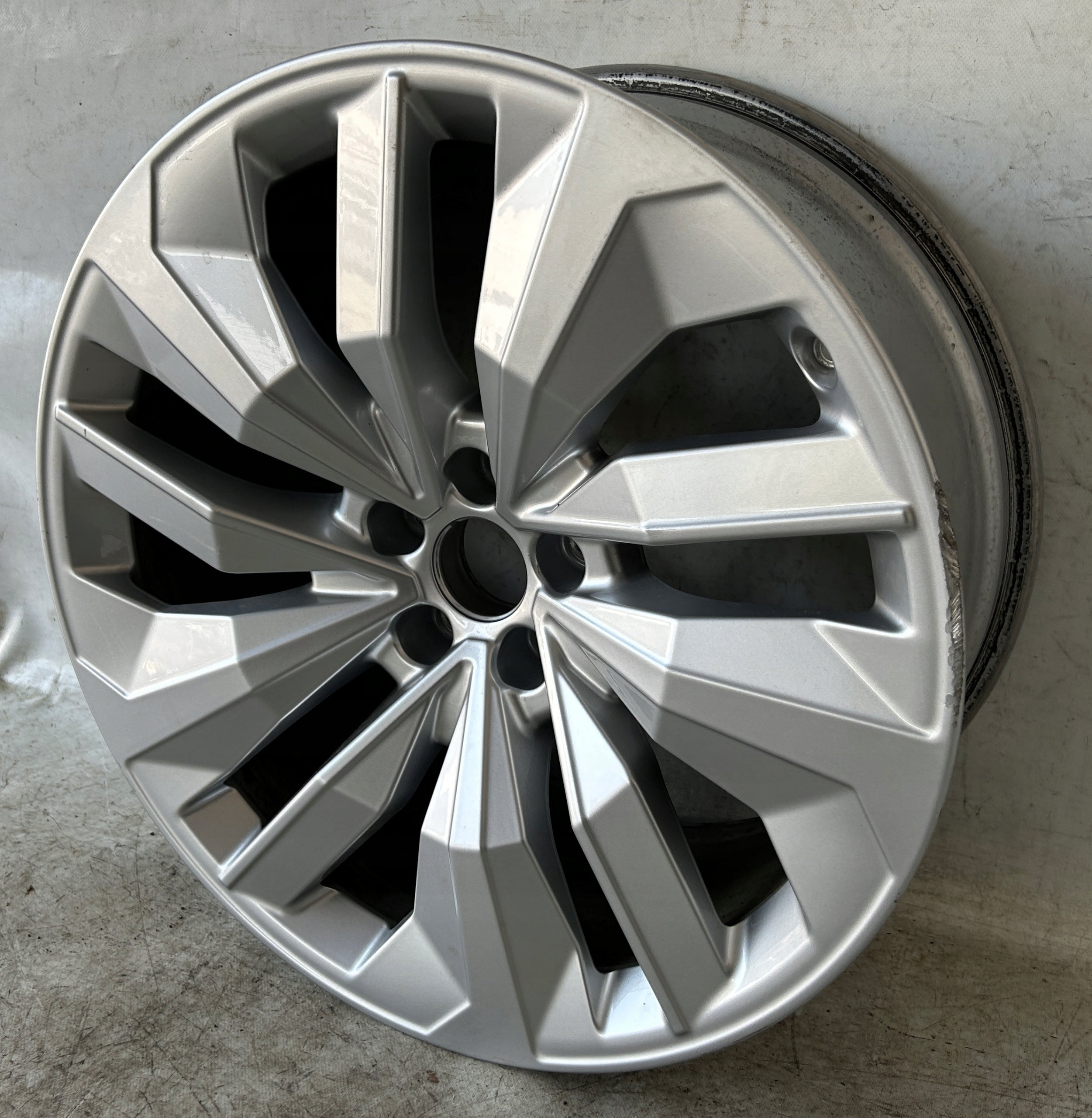 1x Alu Felge Audi e-tron GT Aluminum rim 20 Zoll 9.0J 5x112 20ET 4KE601025N