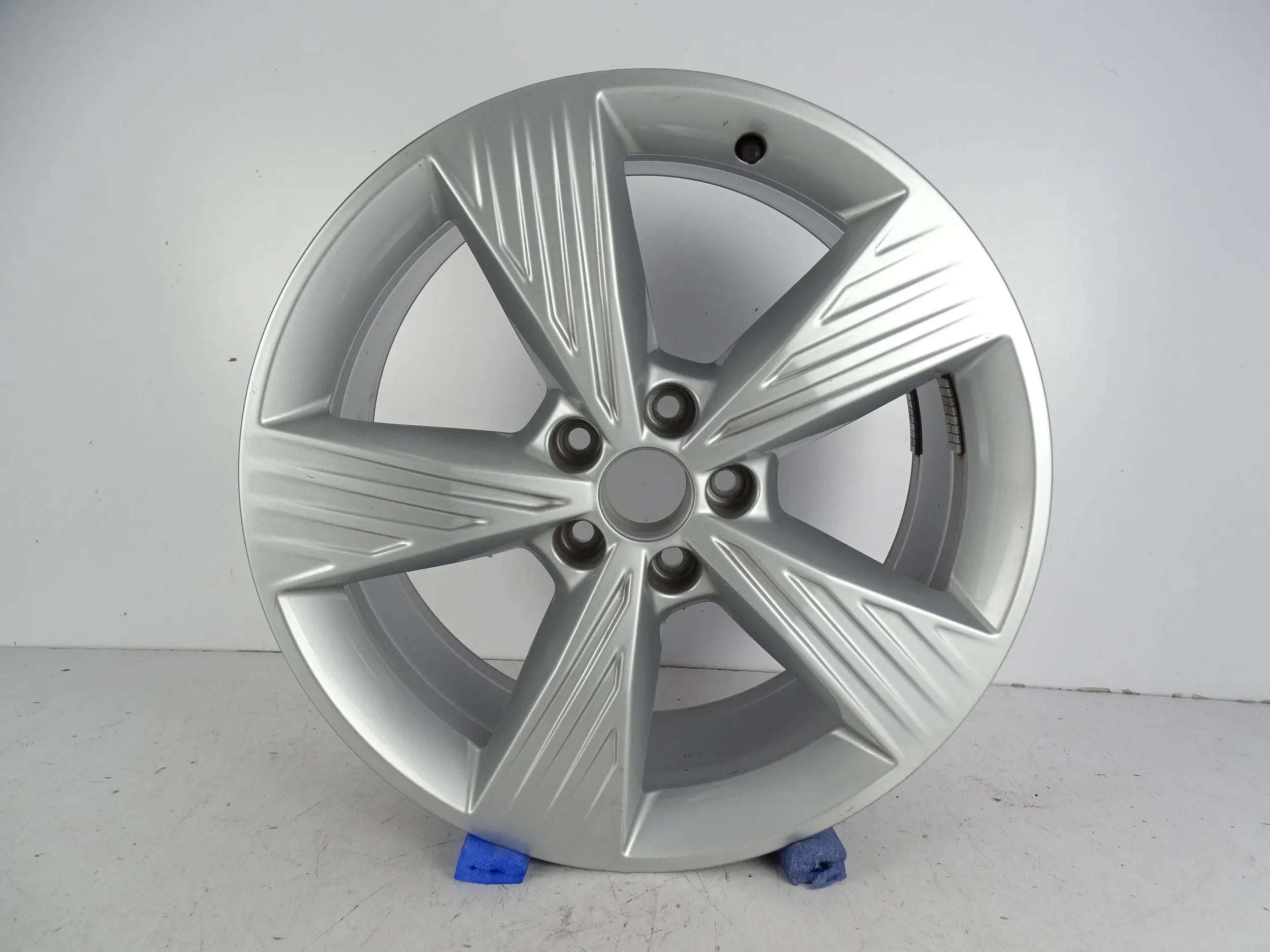 1x Alu Felge Audi Q7 Aluminum rim 19 Zoll 8.5J 5x112 89A601025B