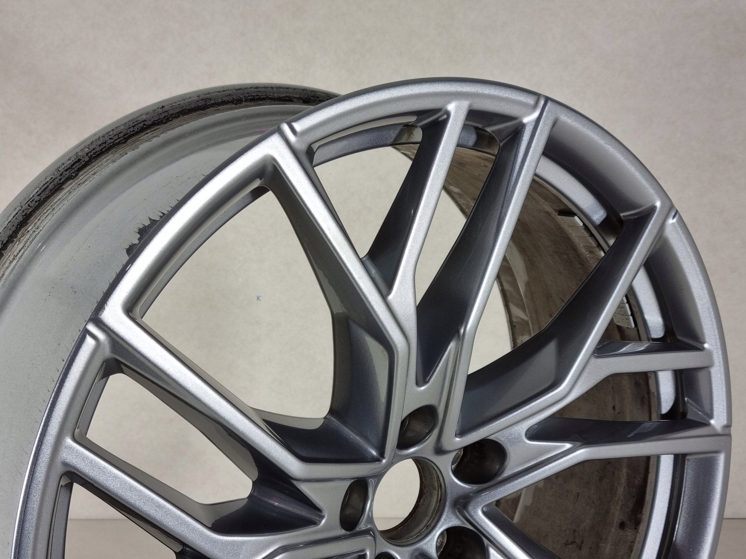 1x Alu Felge Audi Fox Aluminum rim 21 Zoll 8.5J 5x112 40ET 89A601025H