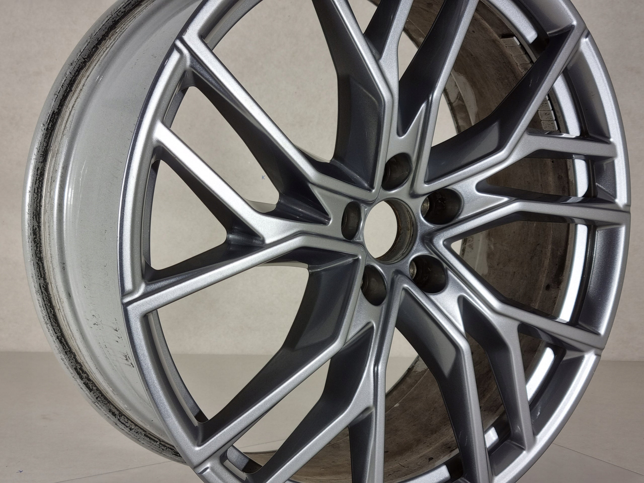 1x Alu Felge Audi Fox Aluminum rim 21 Zoll 8.5J 5x112 40ET 89A601025H