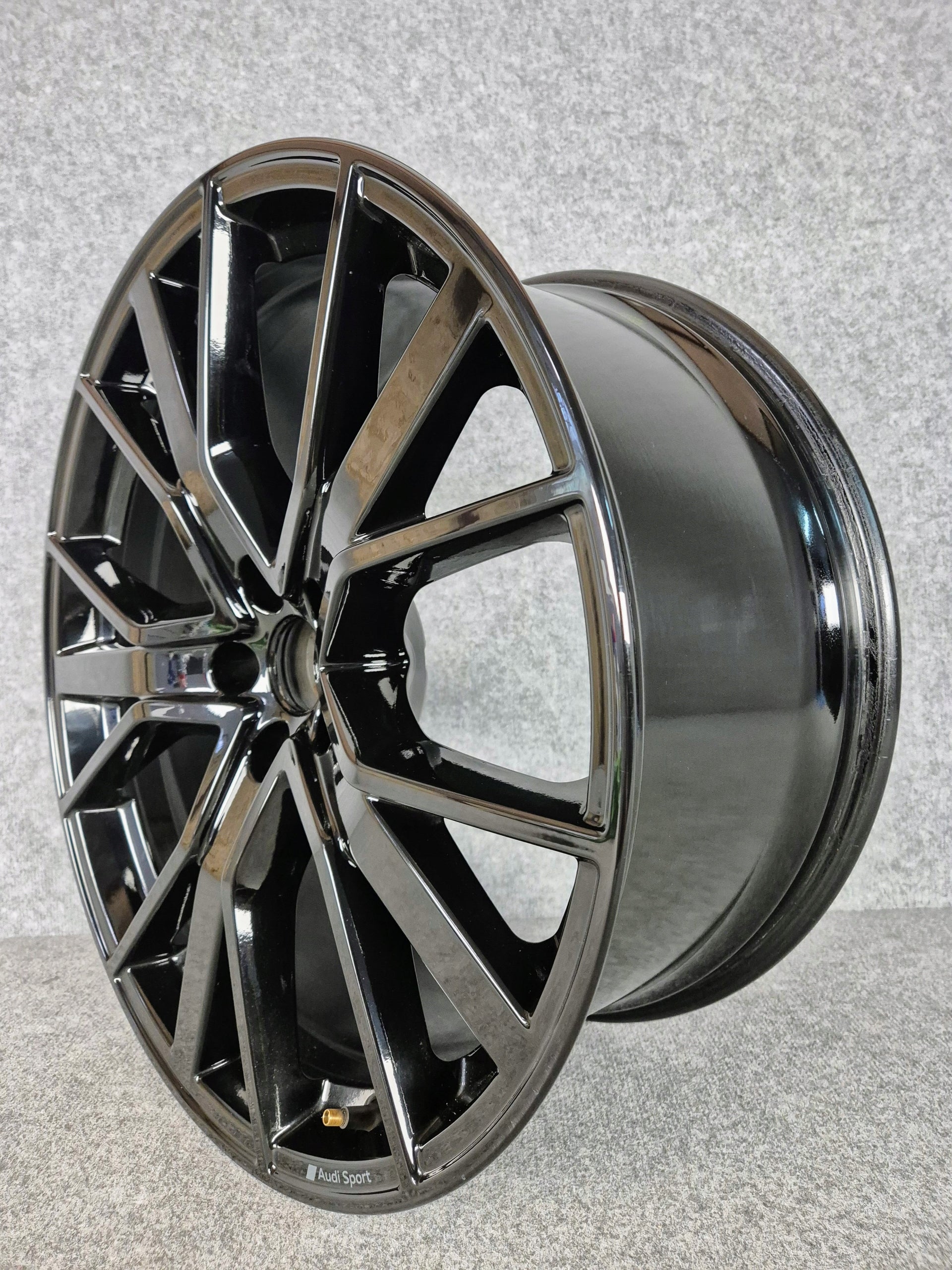 1x Alu Felge Audi Q2 Aluminum rim 21 Zoll 9.5J 5x112 36ET 4KE601025AJ