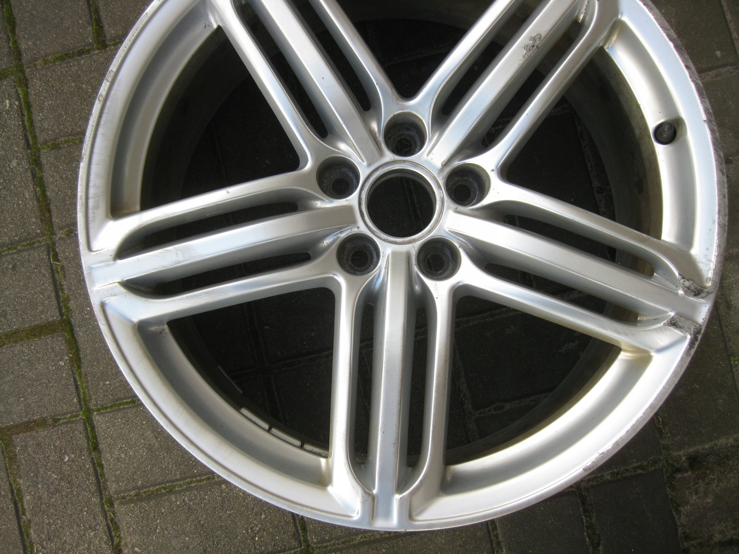 1x Alu Felge Audi Q5 Aluminum rim 19 Zoll 8.5J 5x112 36ET