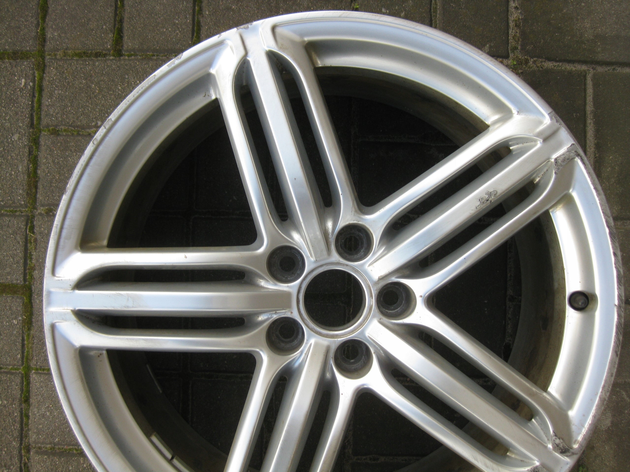 1x Alu Felge Audi Q5 Aluminum rim 19 Zoll 8.5J 5x112 36ET