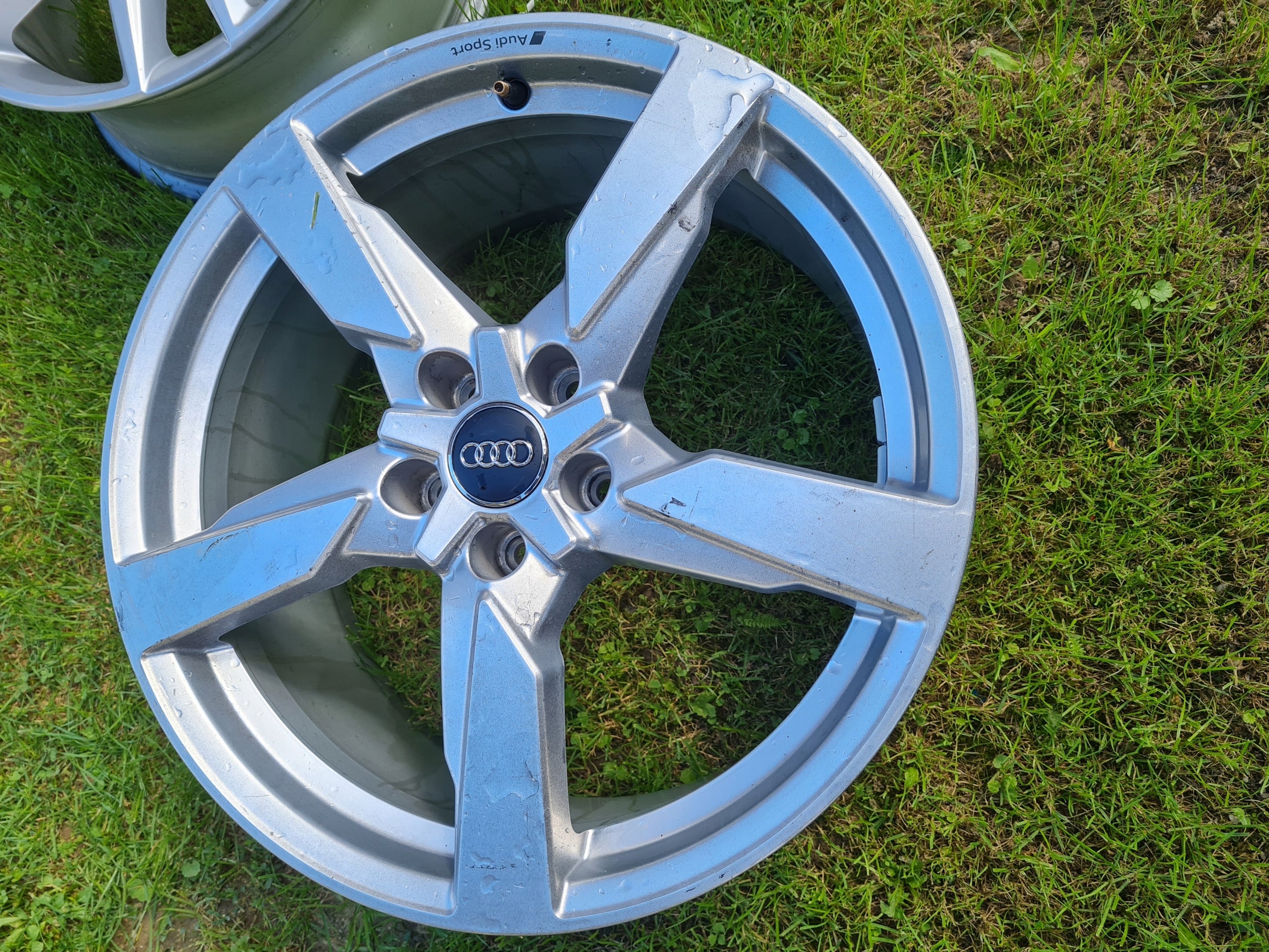 1x Alu Felge Audi A6 Aluminum rim 19 Zoll 9.0J 5x112 52ET 8S0601025BH