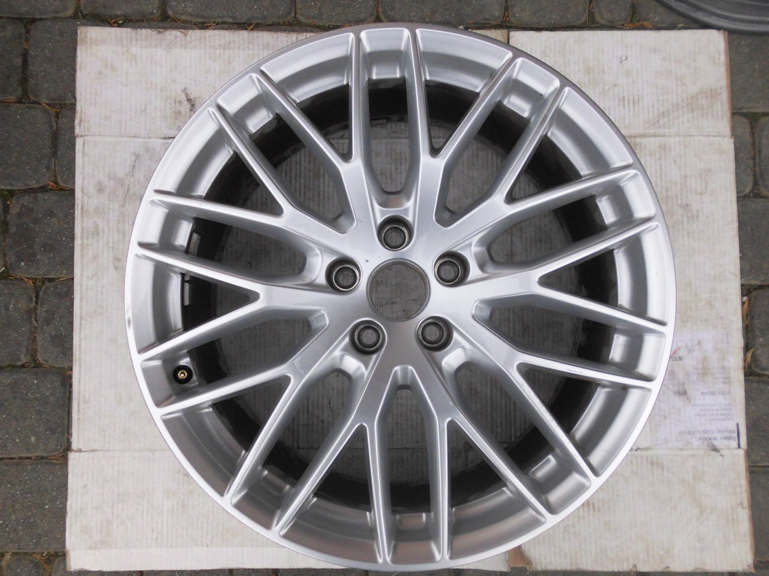  1x Alu Felge Audi Q2 Aluminum rim 19 Zoll 8.0J 5x112 81A601025L product image