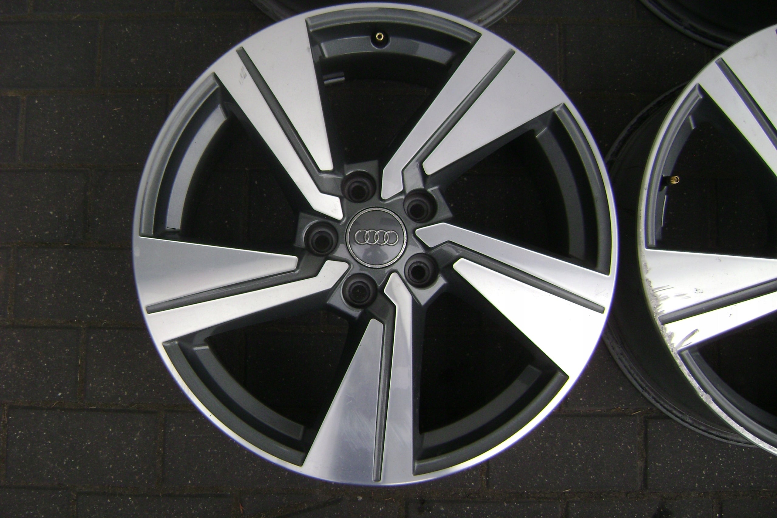 Alu Felge Audi Q2 Aluminum rim 18 Zoll 7.0J 5x112 -45ET