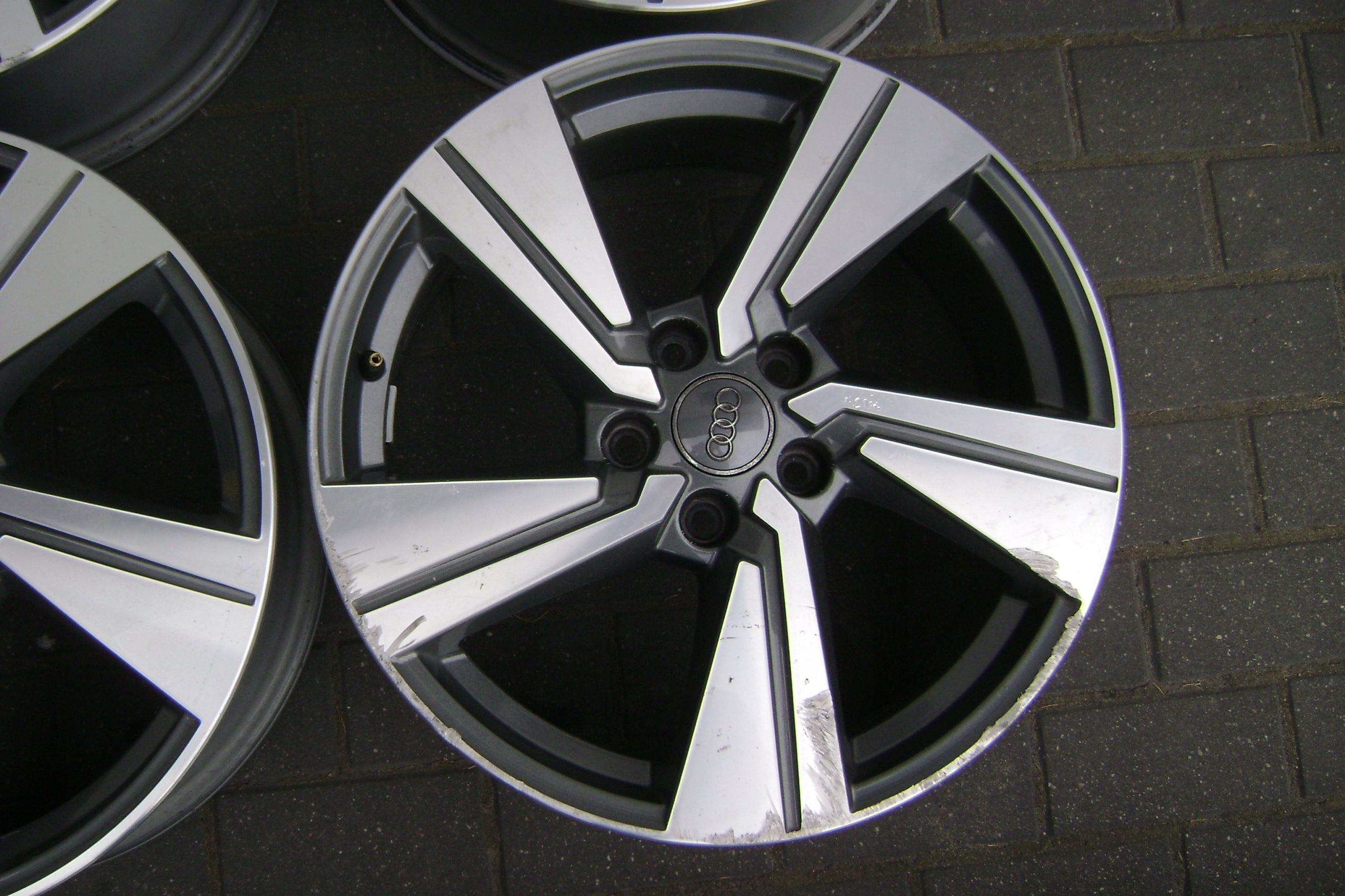 Alu Felge Audi Q2 Aluminum rim 18 Zoll 7.0J 5x112 -45ET