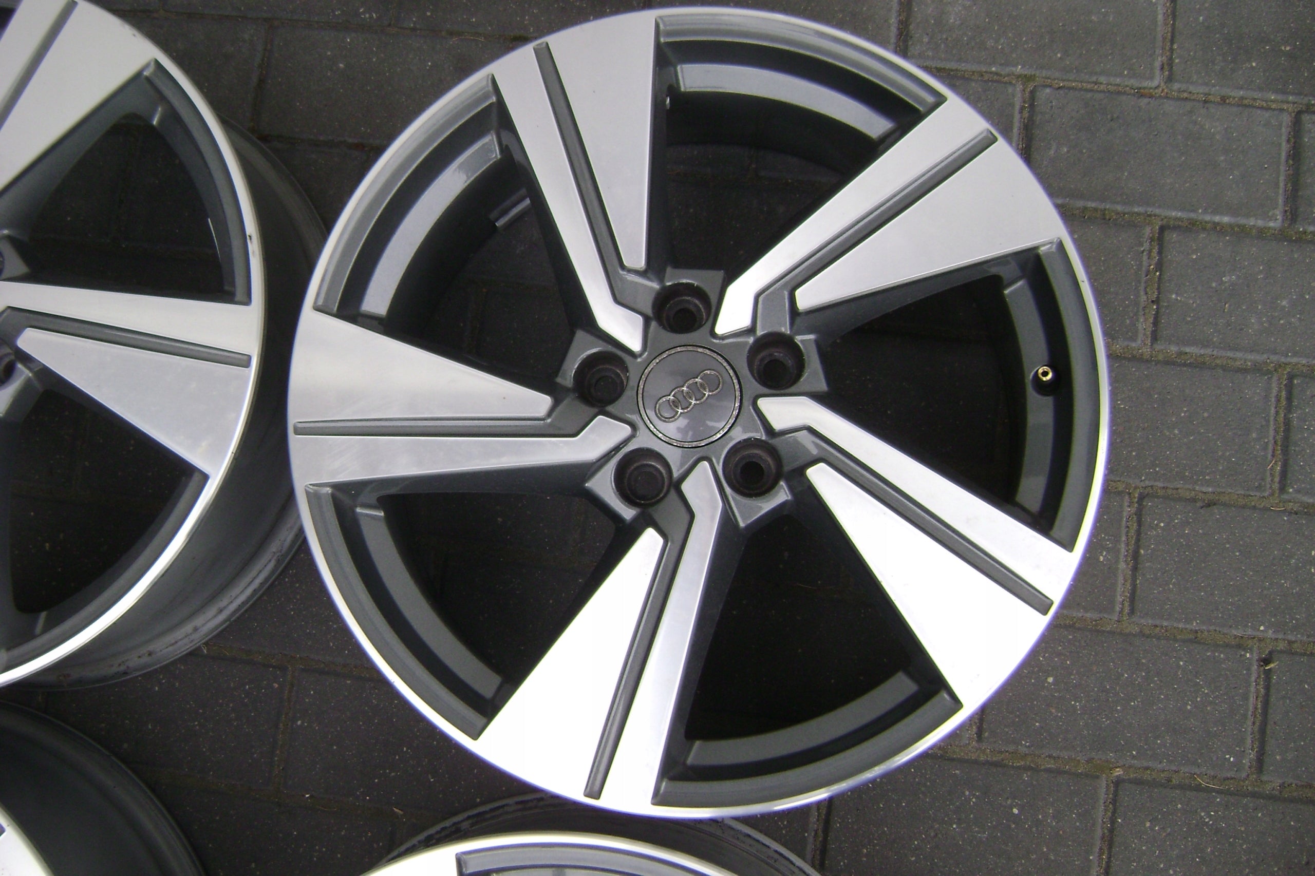 Alu Felge Audi Q2 Aluminum rim 18 Zoll 7.0J 5x112 -45ET