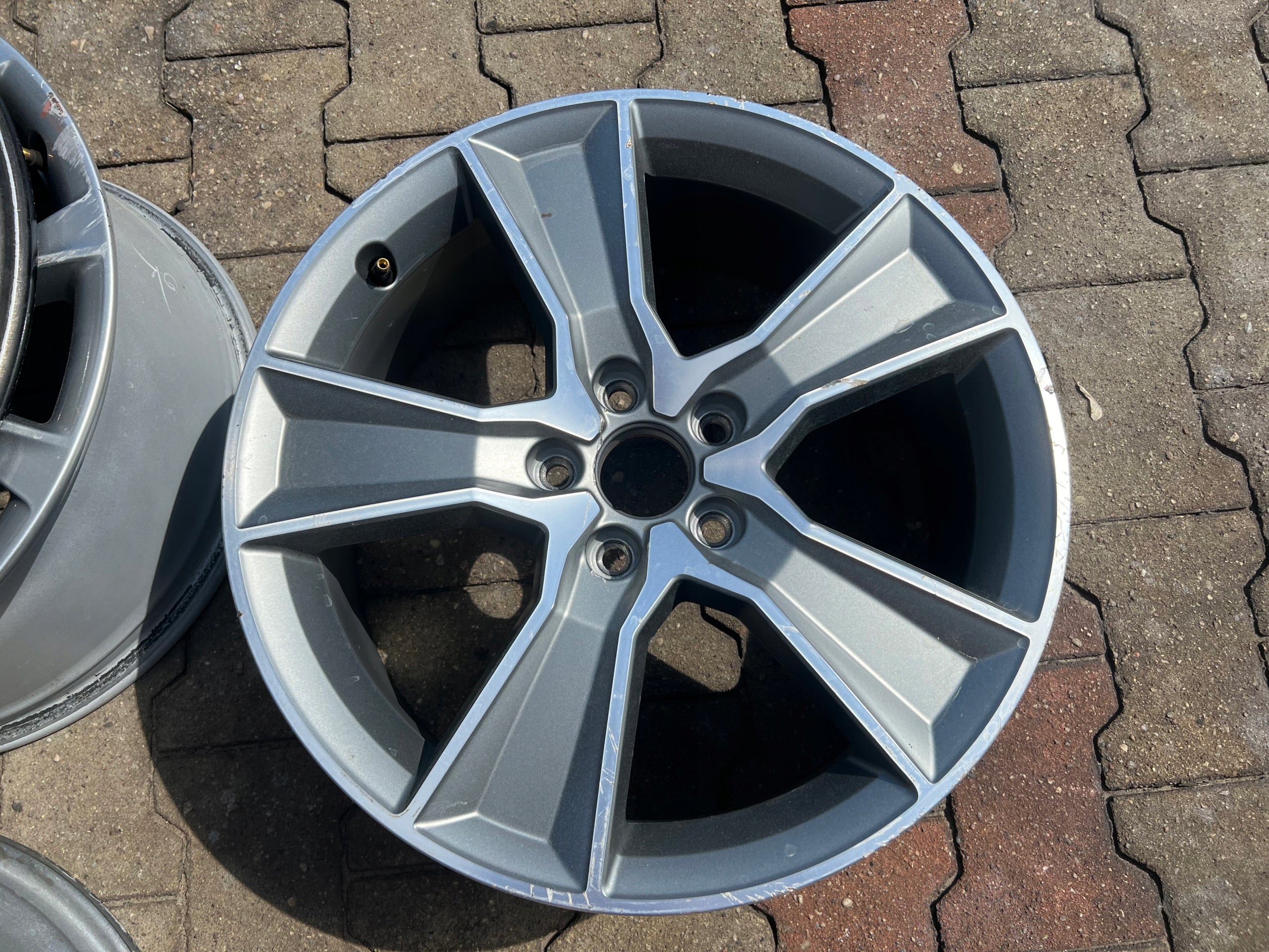  1x aluminum rim Audi Q2 Aluminum rim 18 inch 7.0J 5x112 40ET 81A601025J  product image