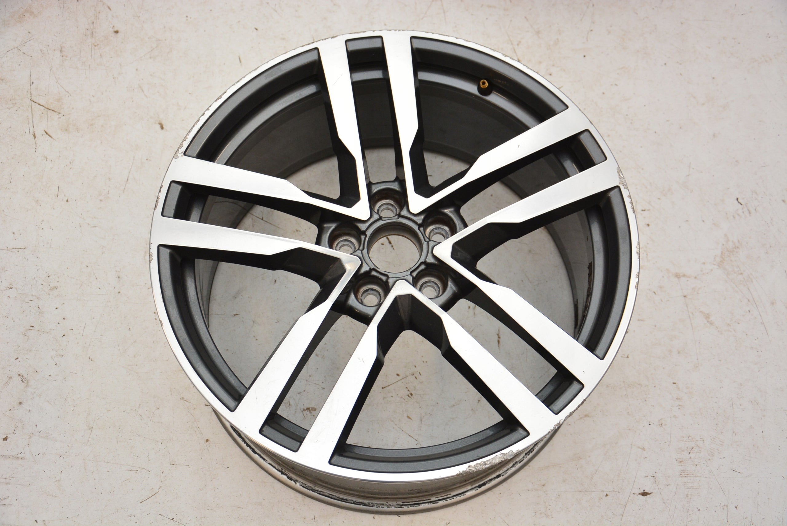  1x aluminum rim Audi Q7 aluminum rim 19 inch 9.0J 5x112 52ET 8S0601025F  product image