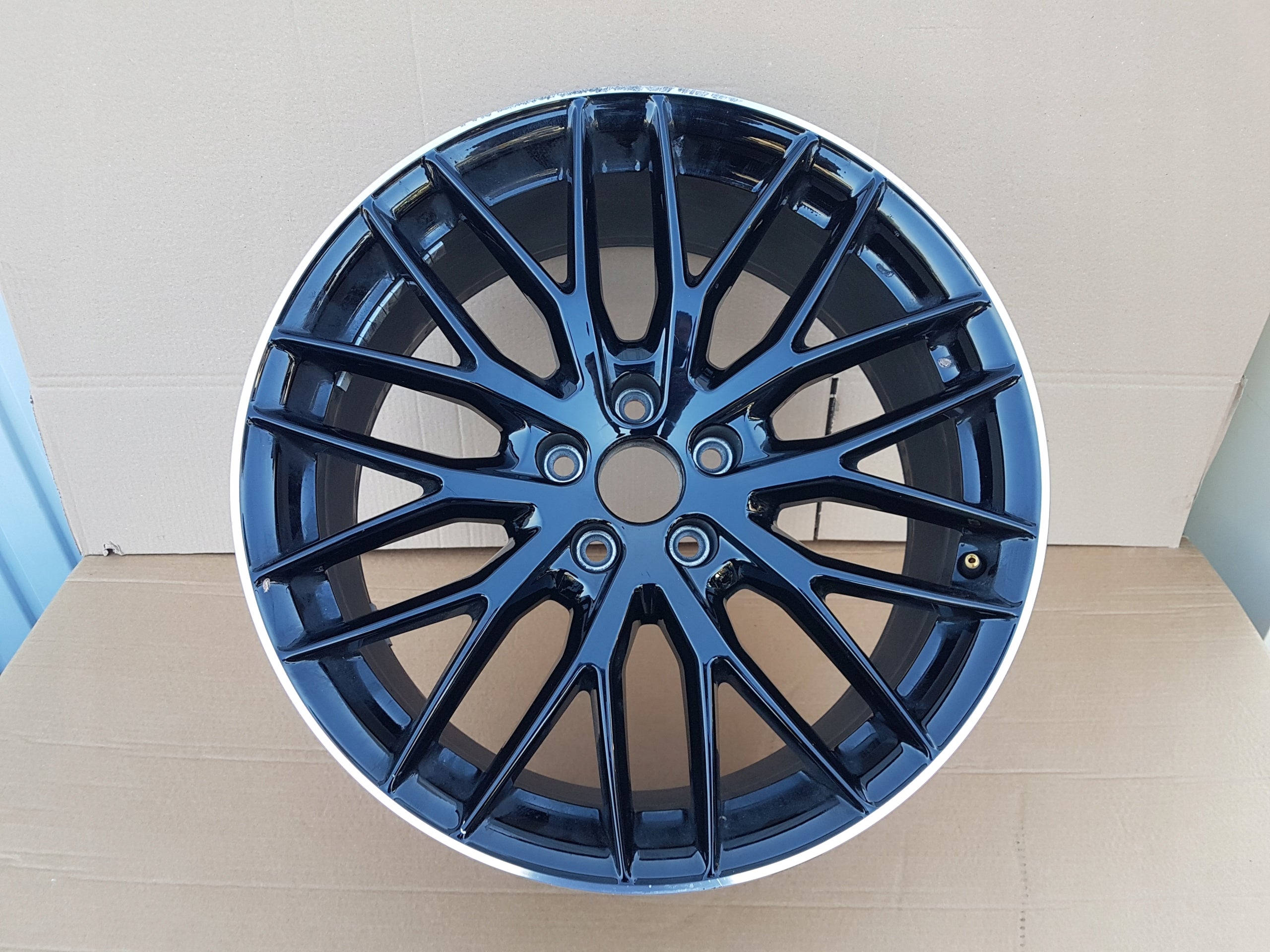 1x Alu Felge Audi Q2 Aluminum rim 19 Zoll 8.0J 5x112 45ET