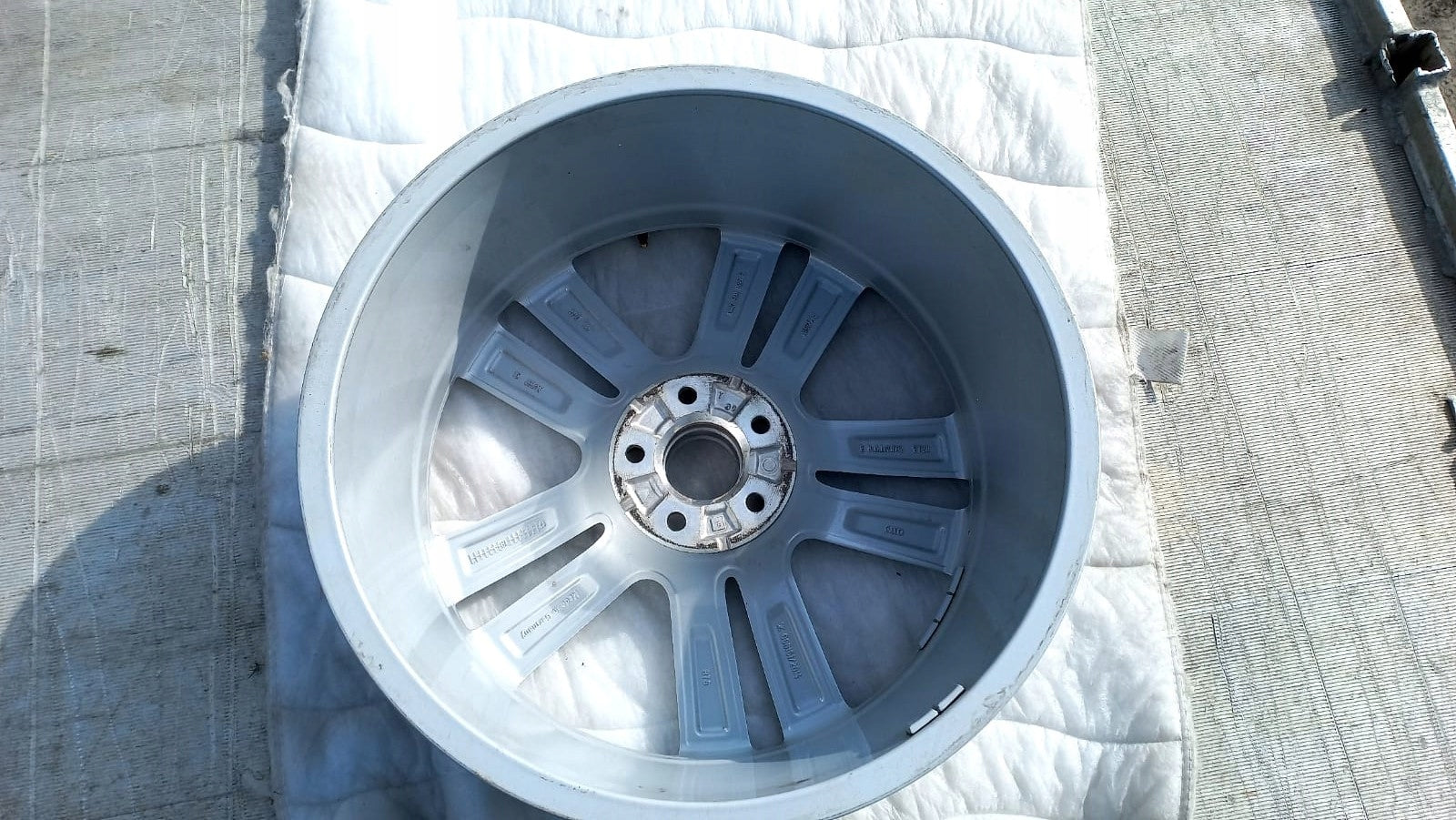 1x Alu Felge Audi Q3 Aluminum rim 17 Zoll 6.5J 5x112 8U0071497