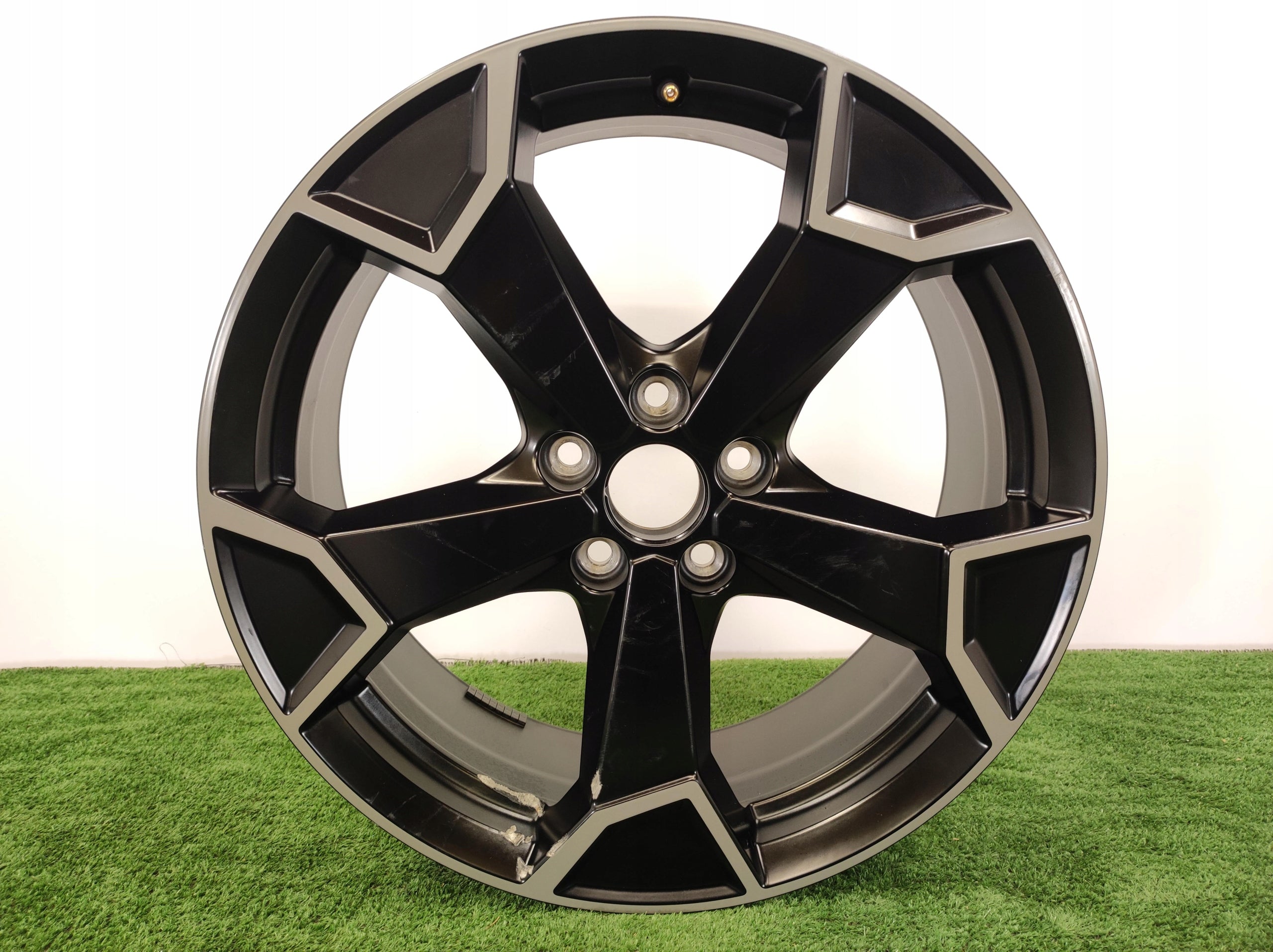 1x Alu Felge Audi Q3 Aluminum rim 19 Zoll 7.0J 5x112 43ET 83A071499