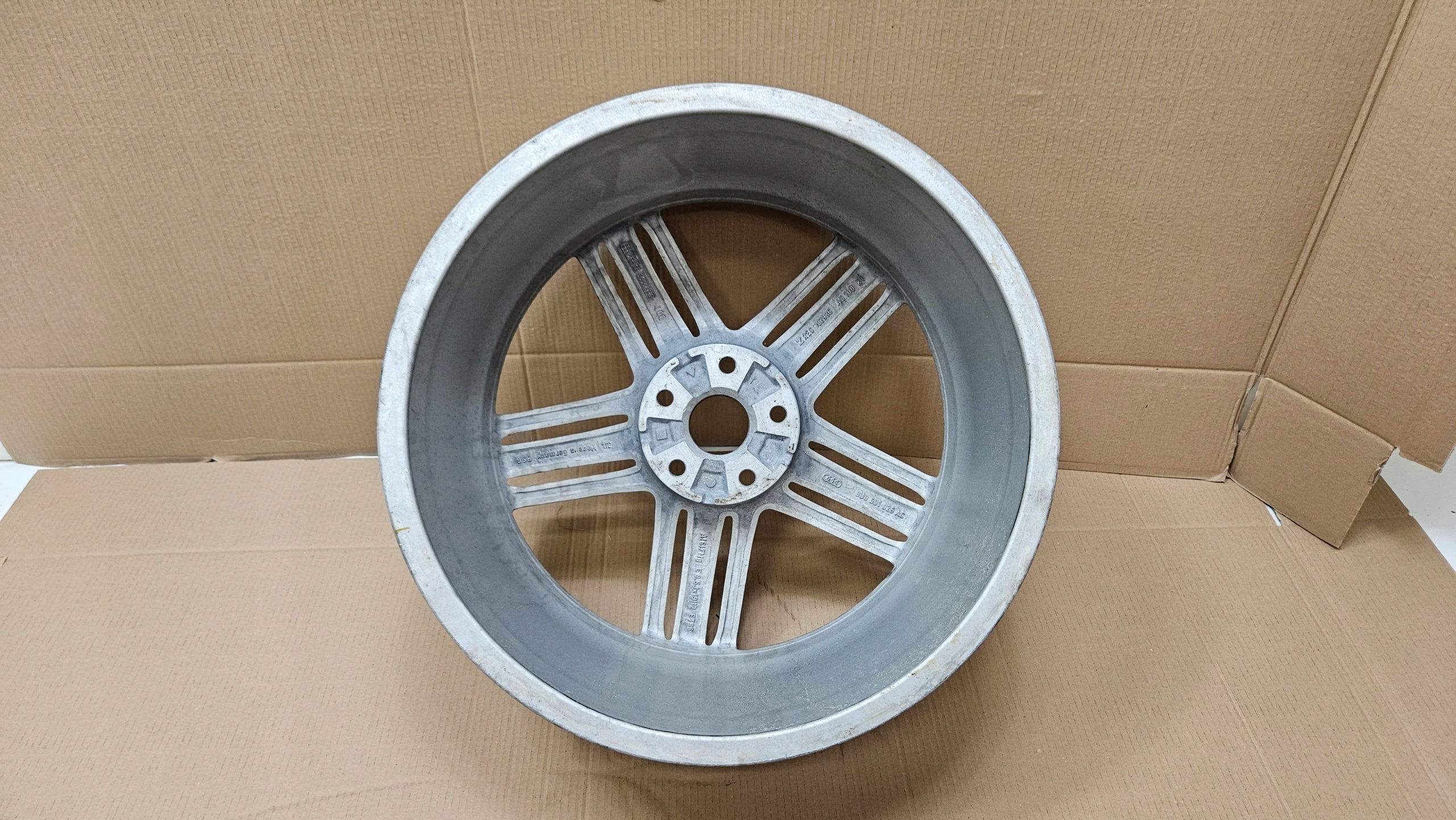 1x Alu Felge Audi Q3 Aluminum rim 19 Zoll 8.5J 5x112 8U0601025AL