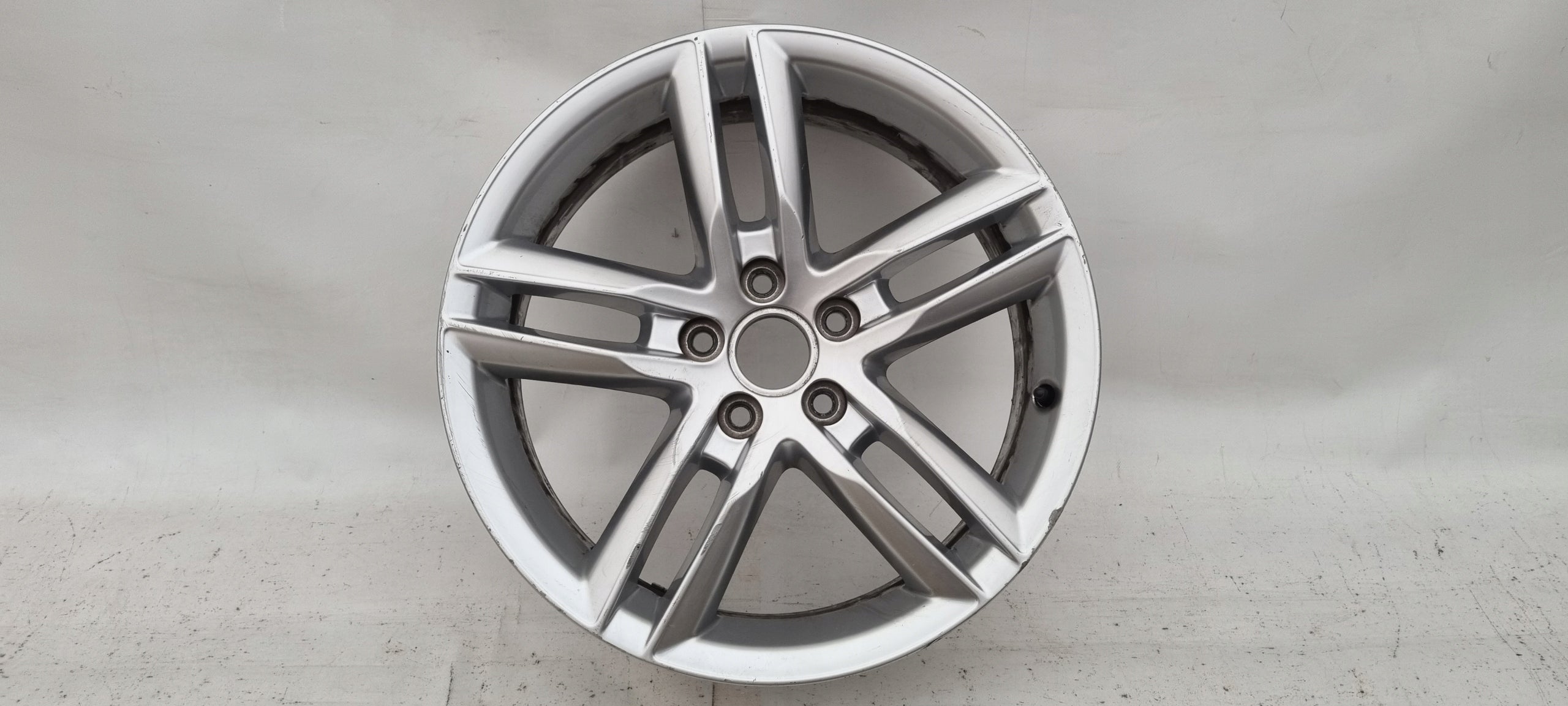  1x aluminum rim Audi Q3 aluminum rim 18 inch 7.0J 5x112 43ET 8U0601025AA  product image