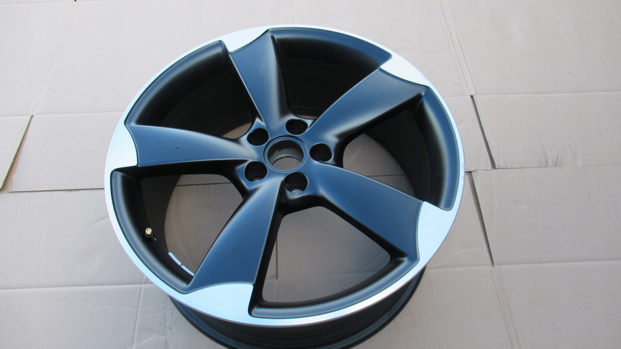 1x Alu Felge Audi Q3 Aluminum rim 20 Zoll 8.5J 5x112