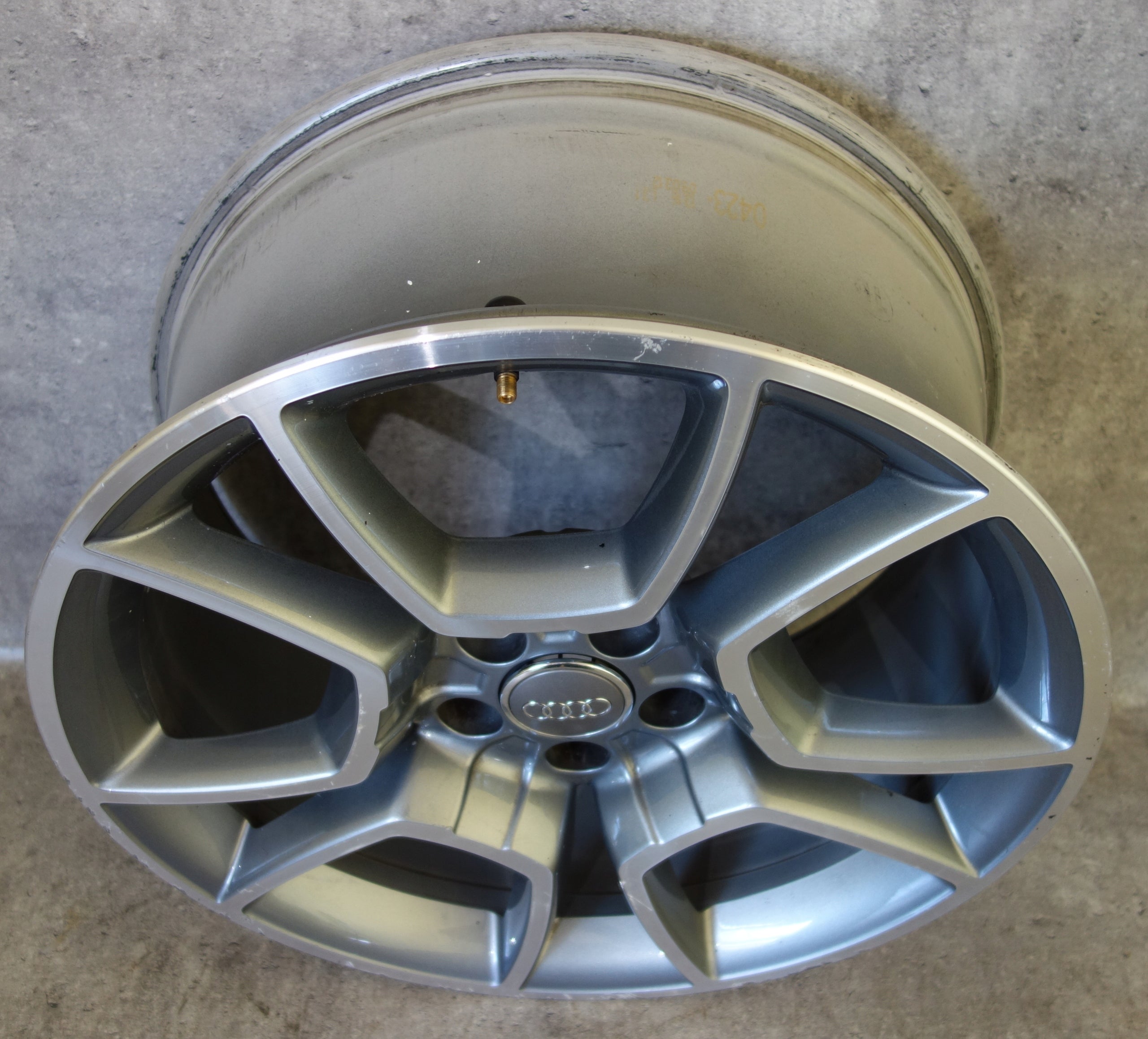 1x Alu Felge Audi Q3 Aluminum rim 19 Zoll 8.5J 5x112 36ET 8U0071499A