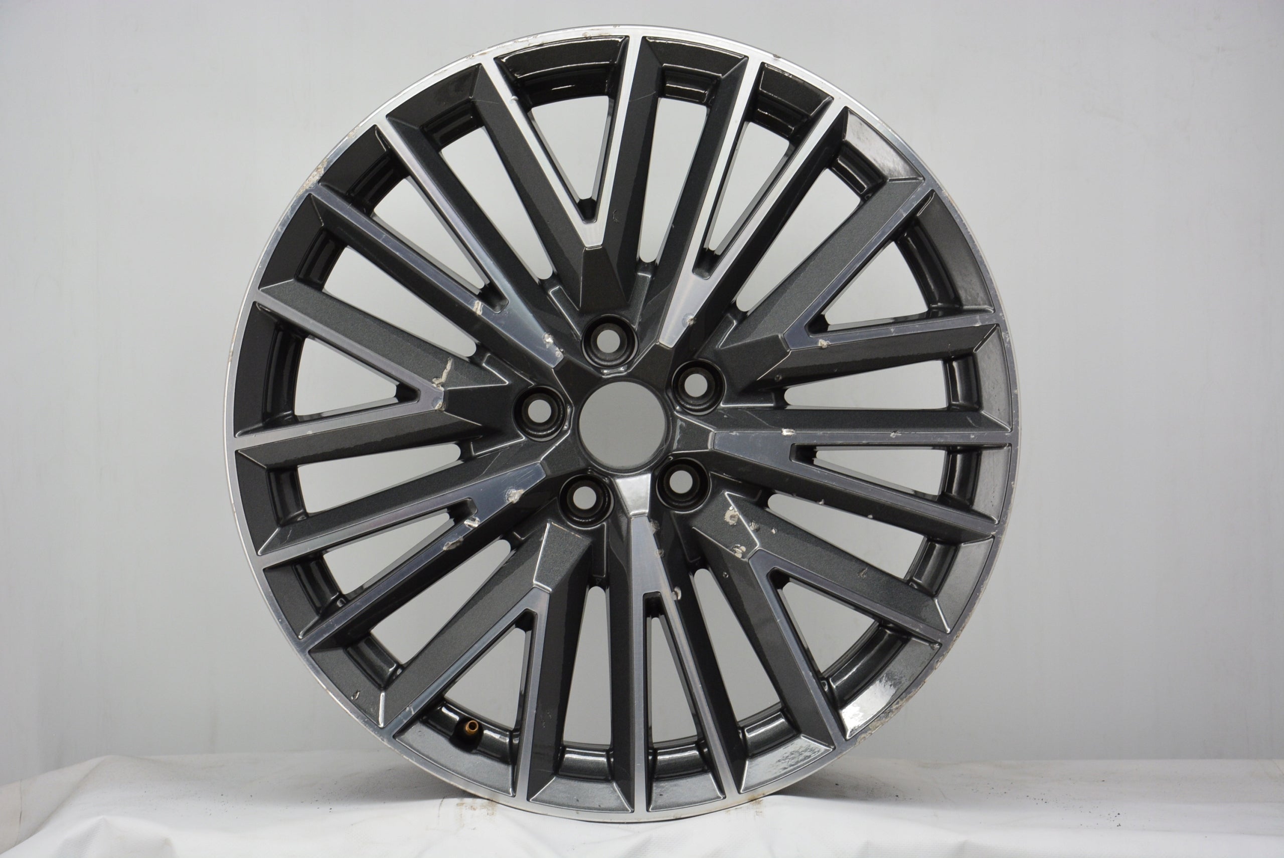  1x aluminum rim Audi Q3 Aluminum rim 19 inch 7.0J 5x112 43ET 83A601025L product image