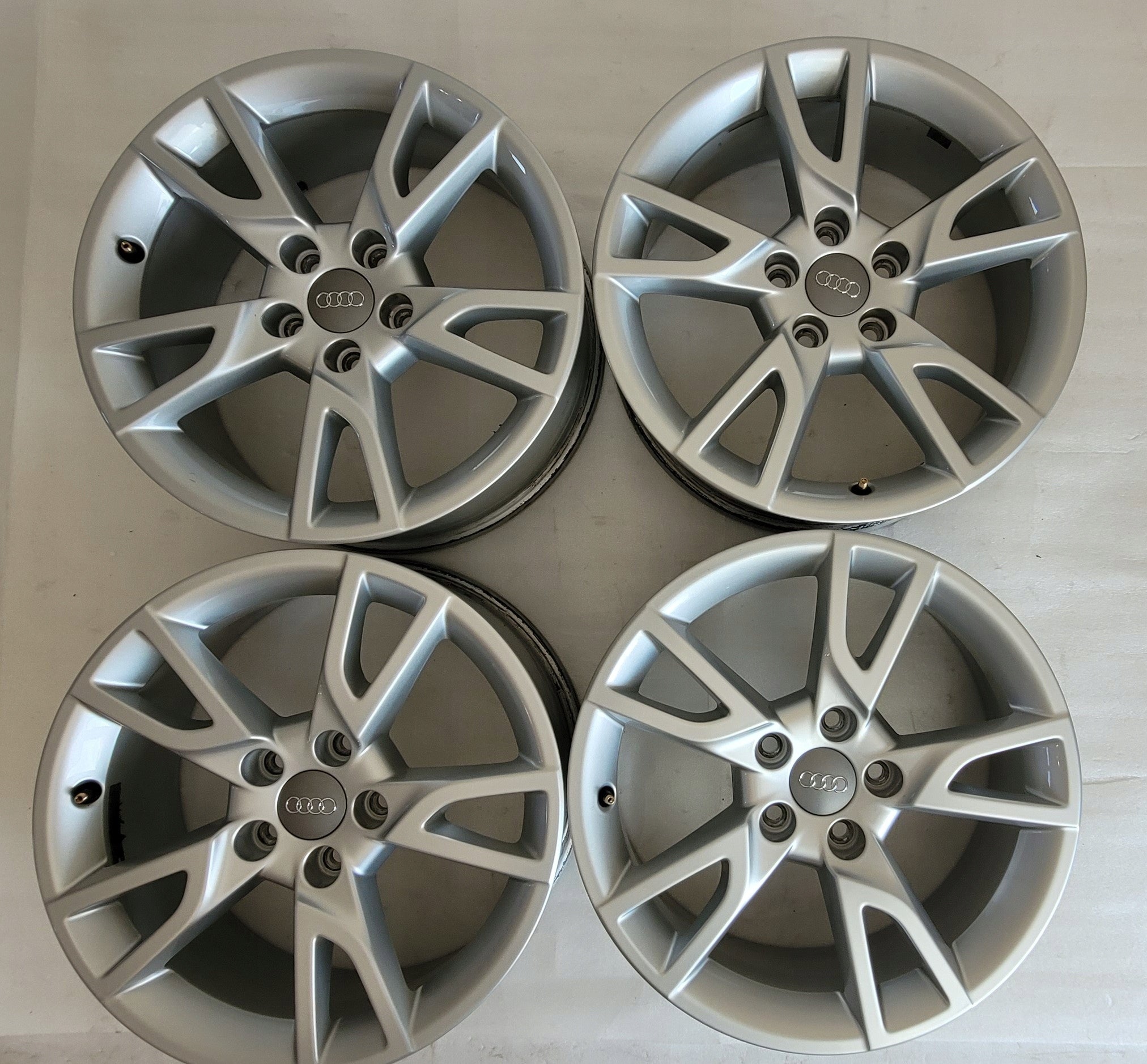 Alu Felge Audi Q3 Aluminum rim 17 Zoll 6.5J 5x112 33ET 8U0071497