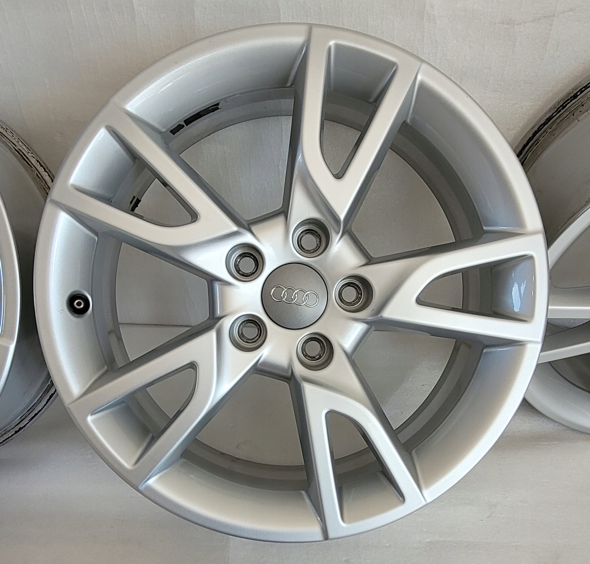 Alu Felge Audi Q3 Aluminum rim 17 Zoll 6.5J 5x112 33ET 8U0071497