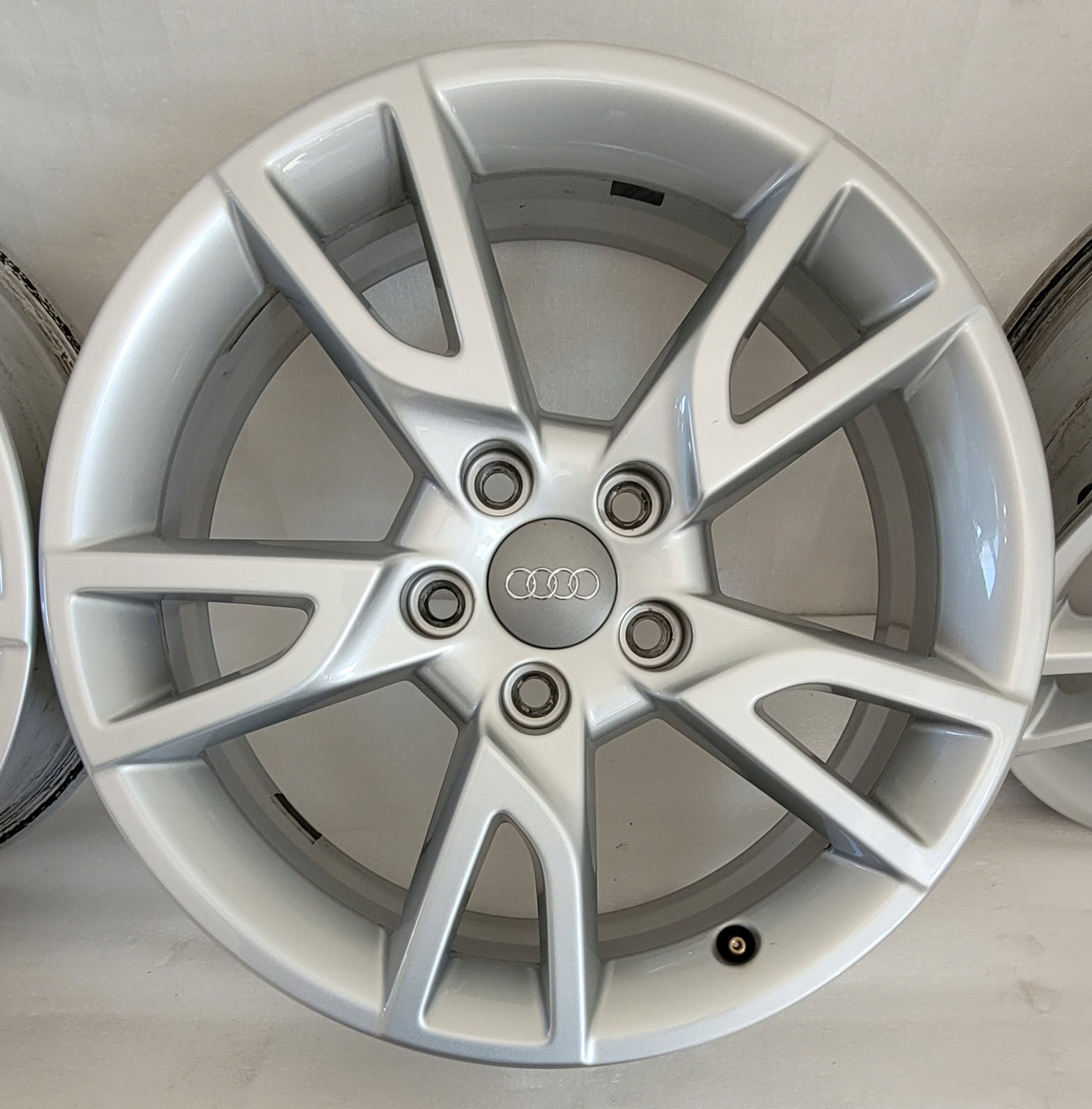 Alu Felge Audi Q3 Aluminum rim 17 Zoll 6.5J 5x112 33ET 8U0071497