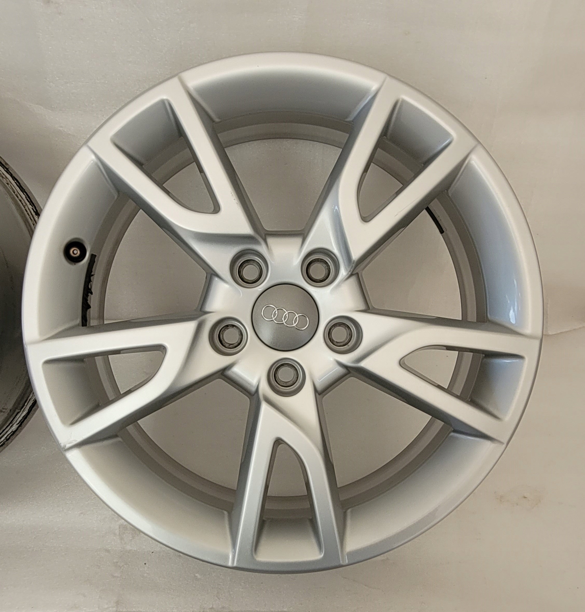 Alu Felge Audi Q3 Aluminum rim 17 Zoll 6.5J 5x112 33ET 8U0071497