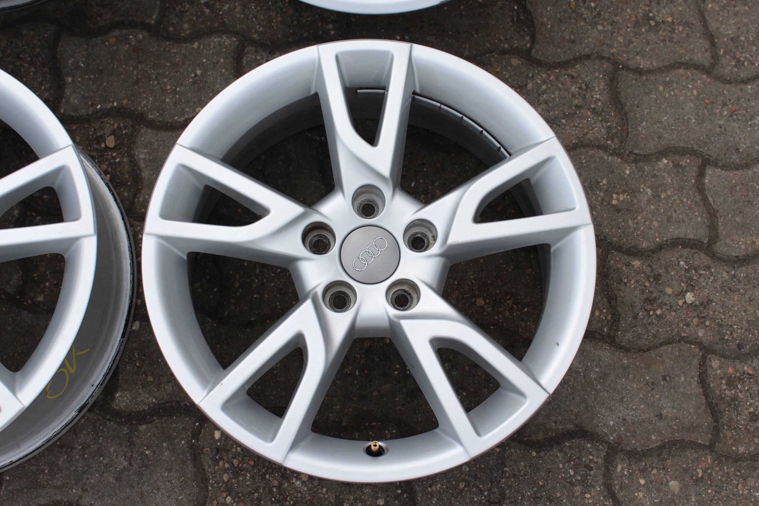 Alu Felge Audi Q3 Aluminum rim 17 Zoll 6.5J 5x112 33ET 8V0071497