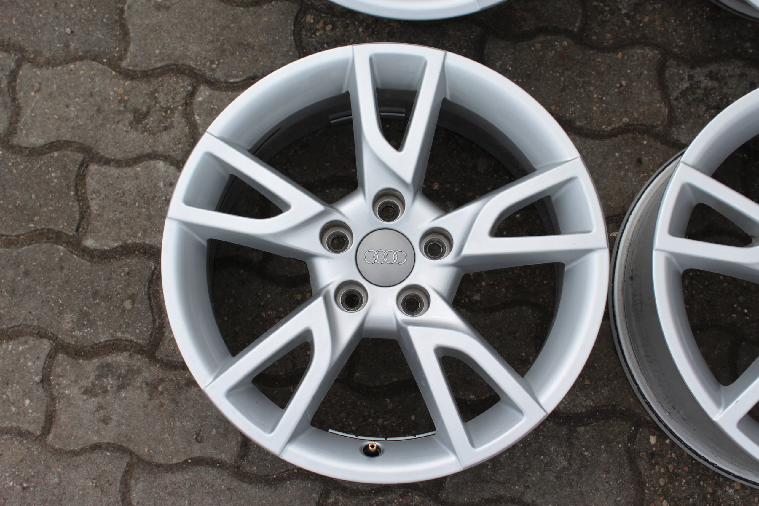 Alu Felge Audi Q3 Aluminum rim 17 Zoll 6.5J 5x112 33ET 8V0071497