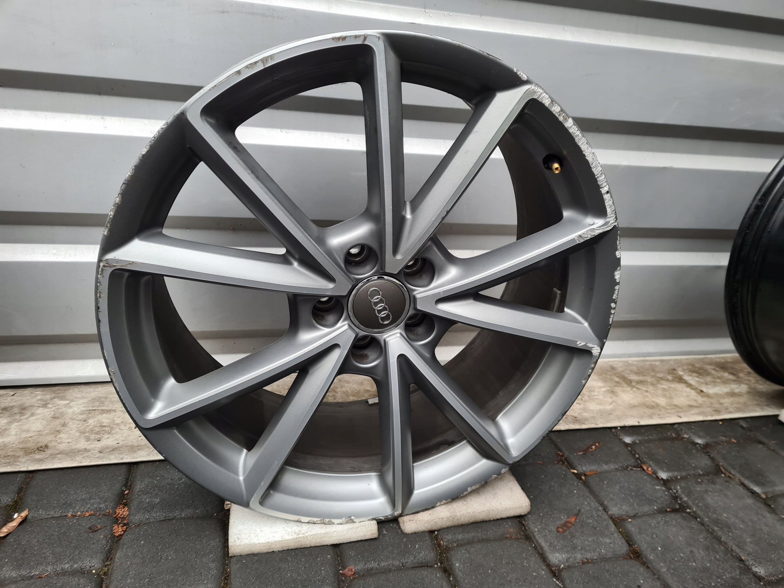 1x Alu Felge Audi Q3 Aluminum rim 20 Zoll 8.5J 5x112 36ET