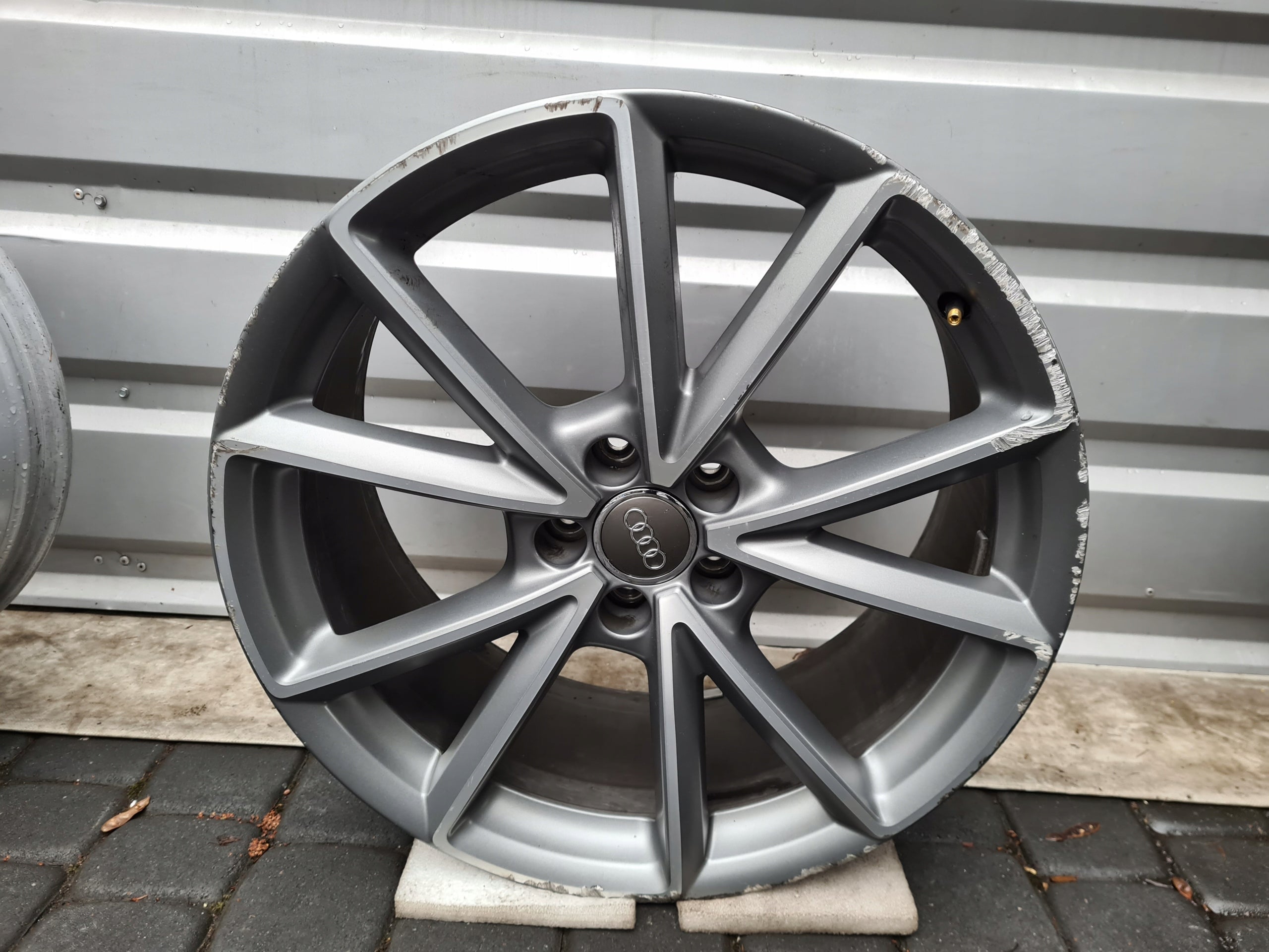 1x Alu Felge Audi Q3 Aluminum rim 20 Zoll 8.5J 5x112 36ET